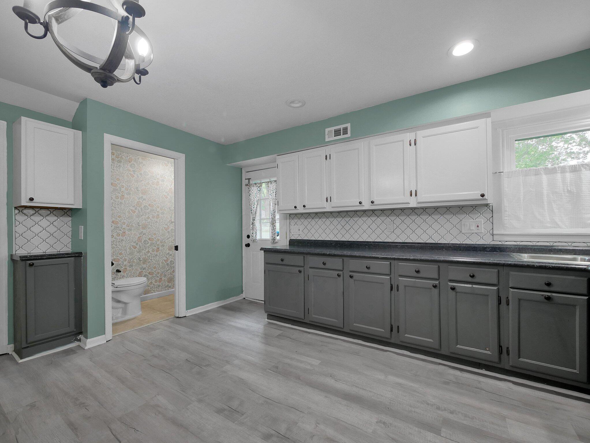 945 Francis Avenue Property Photo 9