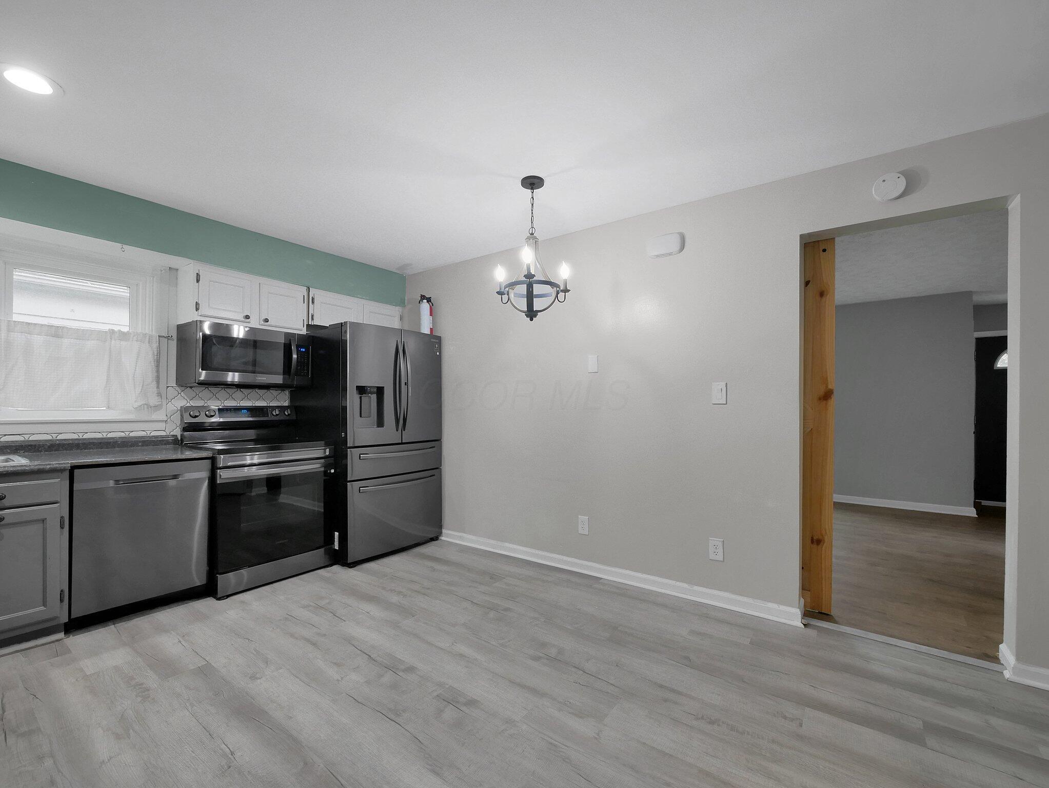 945 Francis Avenue Property Photo 10