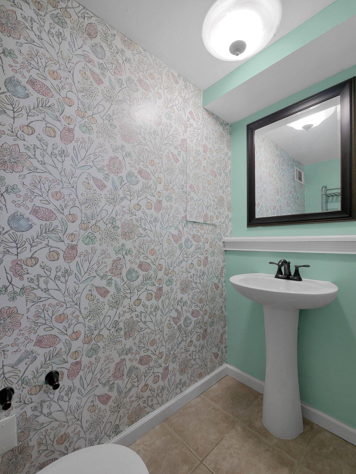 945 Francis Avenue Property Photo 11