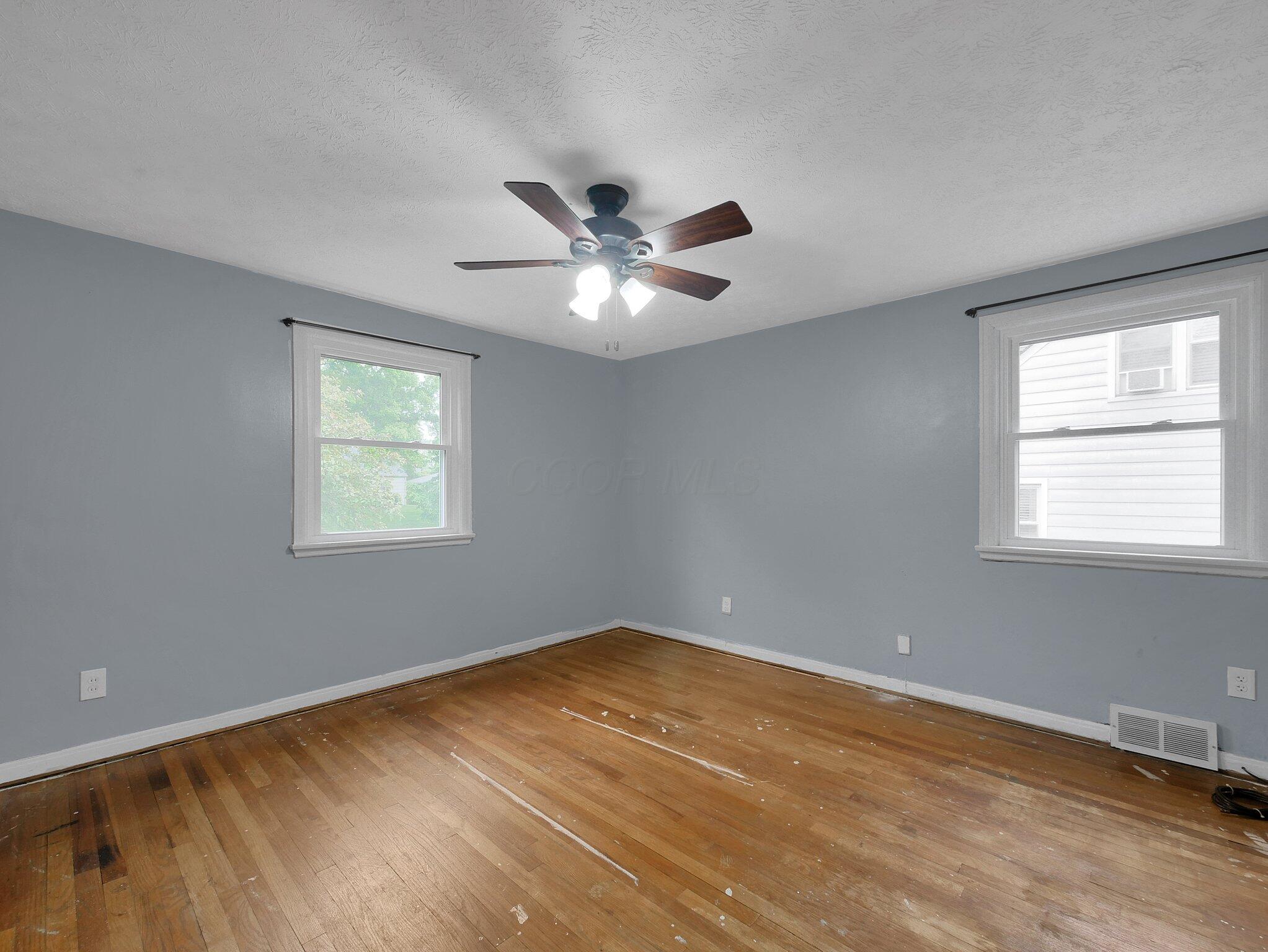 945 Francis Avenue Property Photo 12