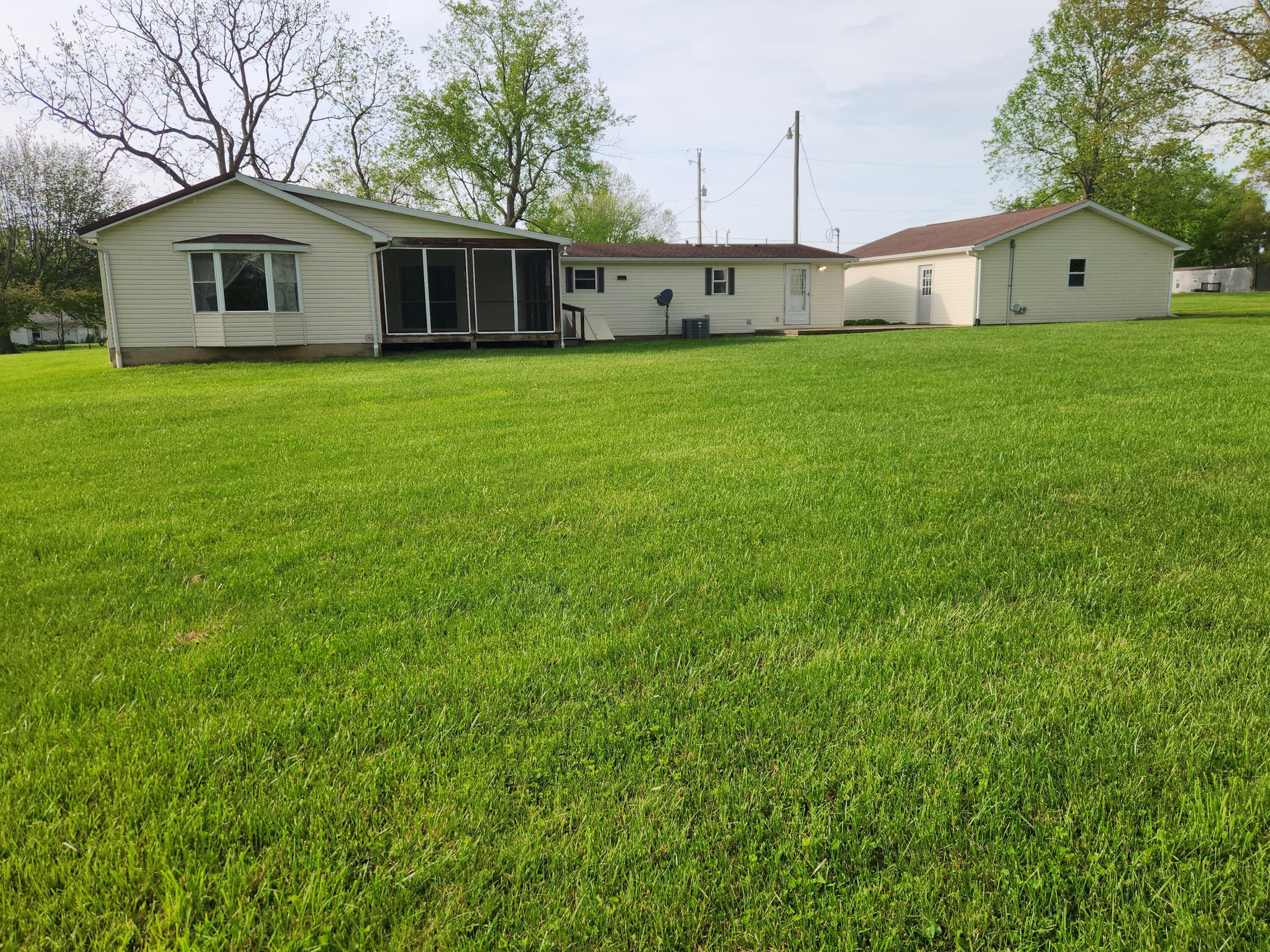 5747 E Clinton Street Property Photo 4