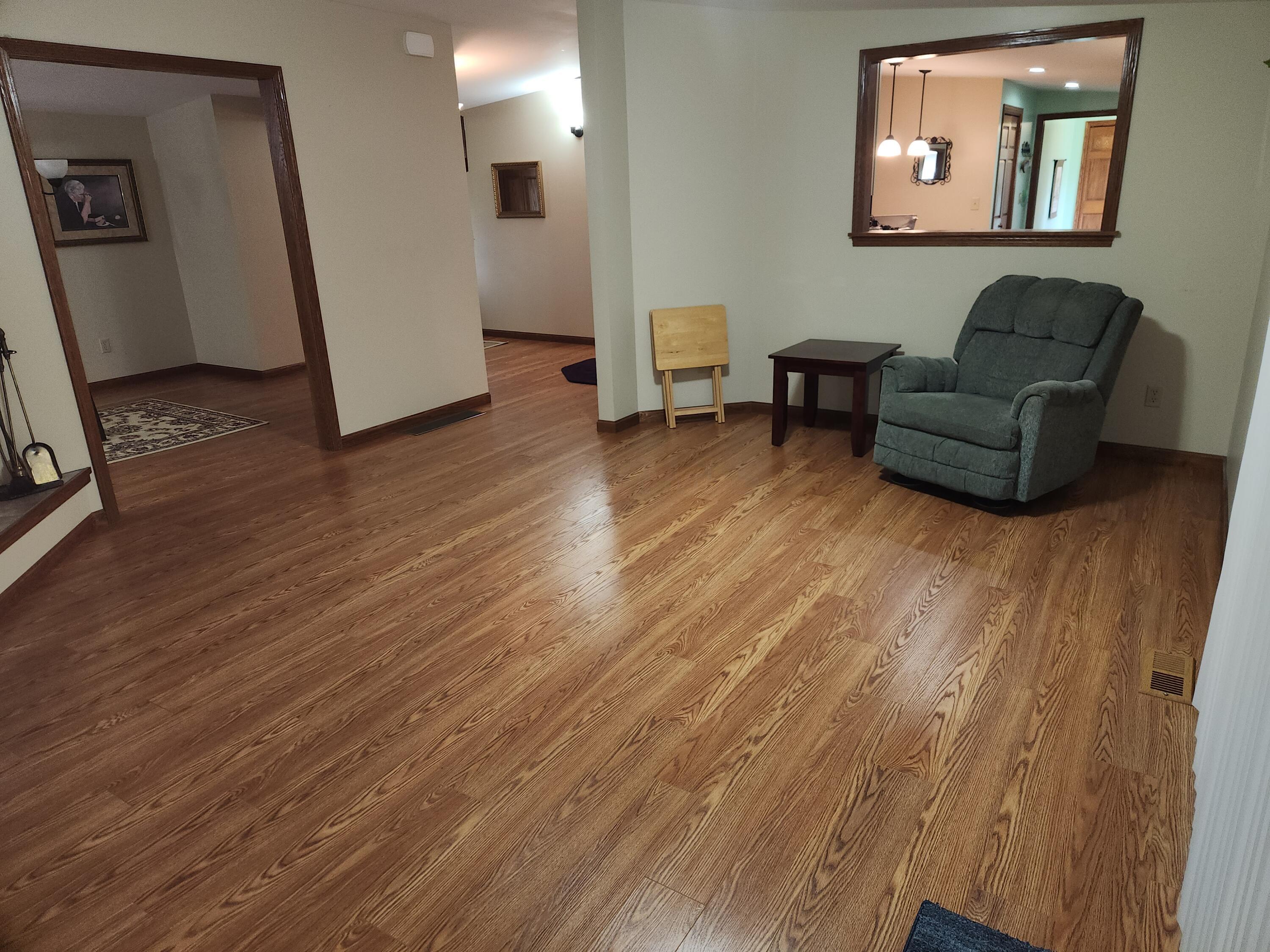 5747 E Clinton Street Property Photo 9