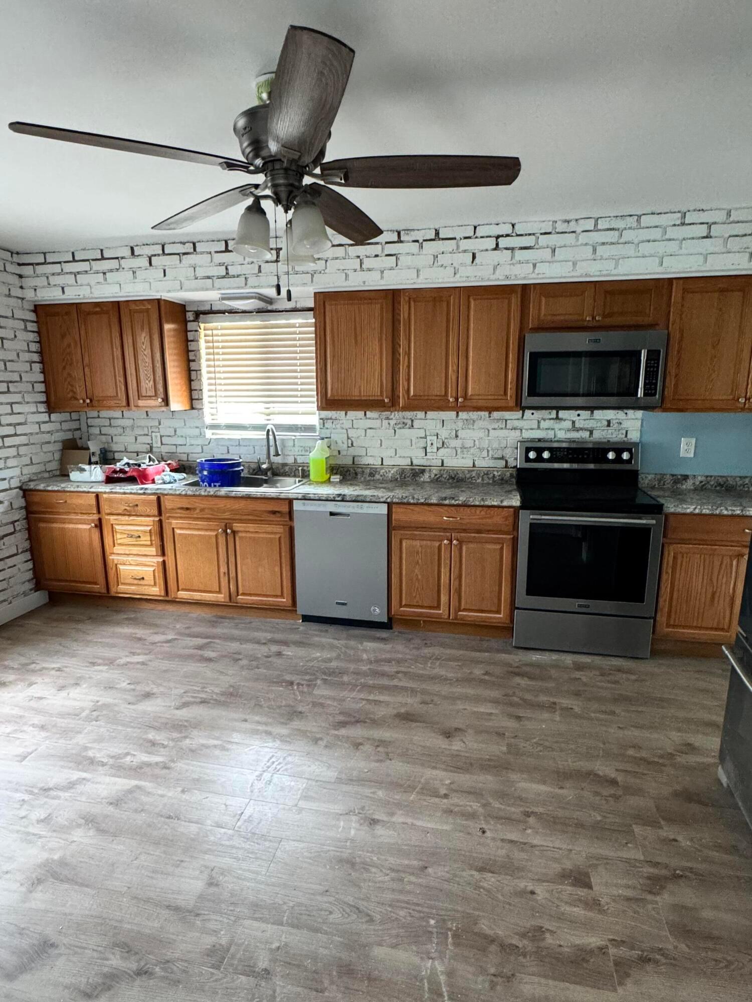 203 Center Street Property Photo 3