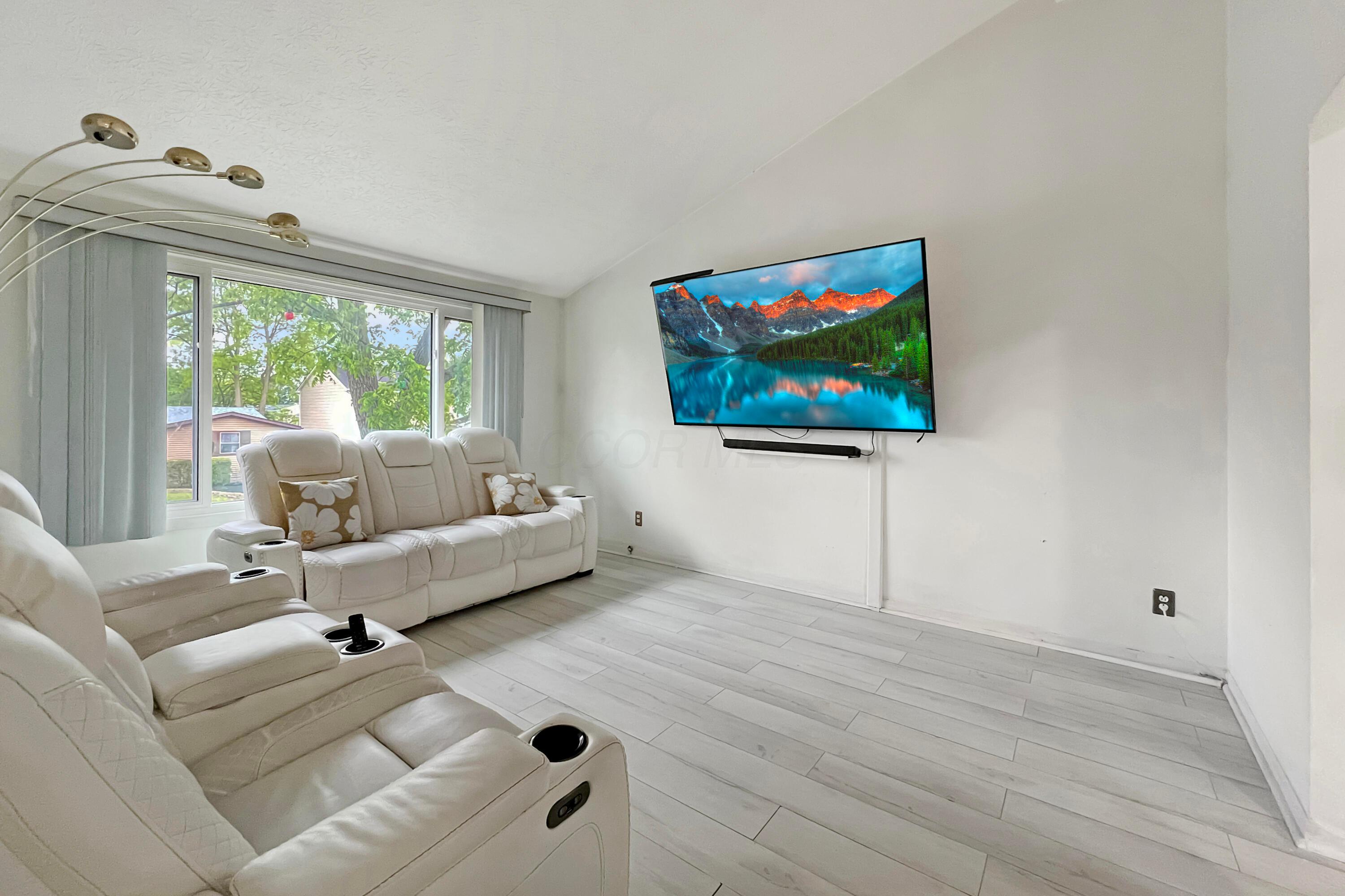 6024 Winterberry Drive Property Photo 2