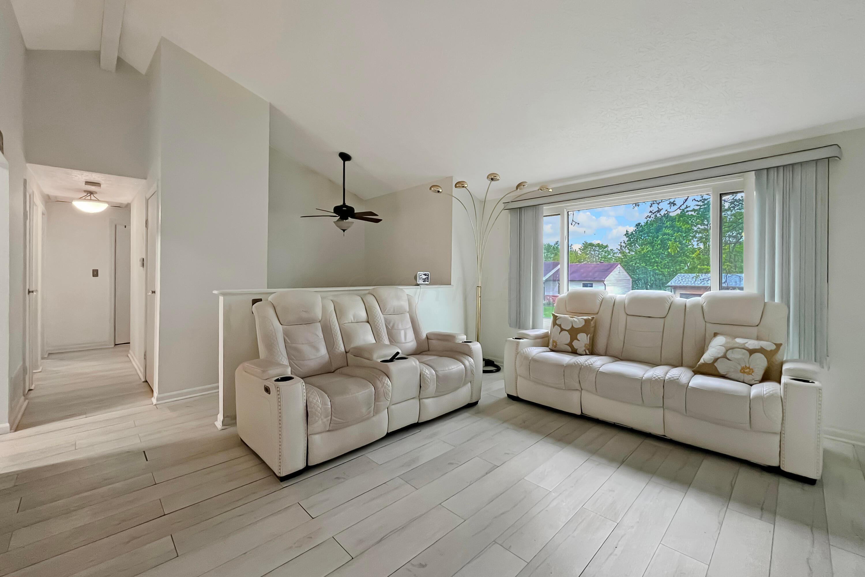 6024 Winterberry Drive Property Photo 3