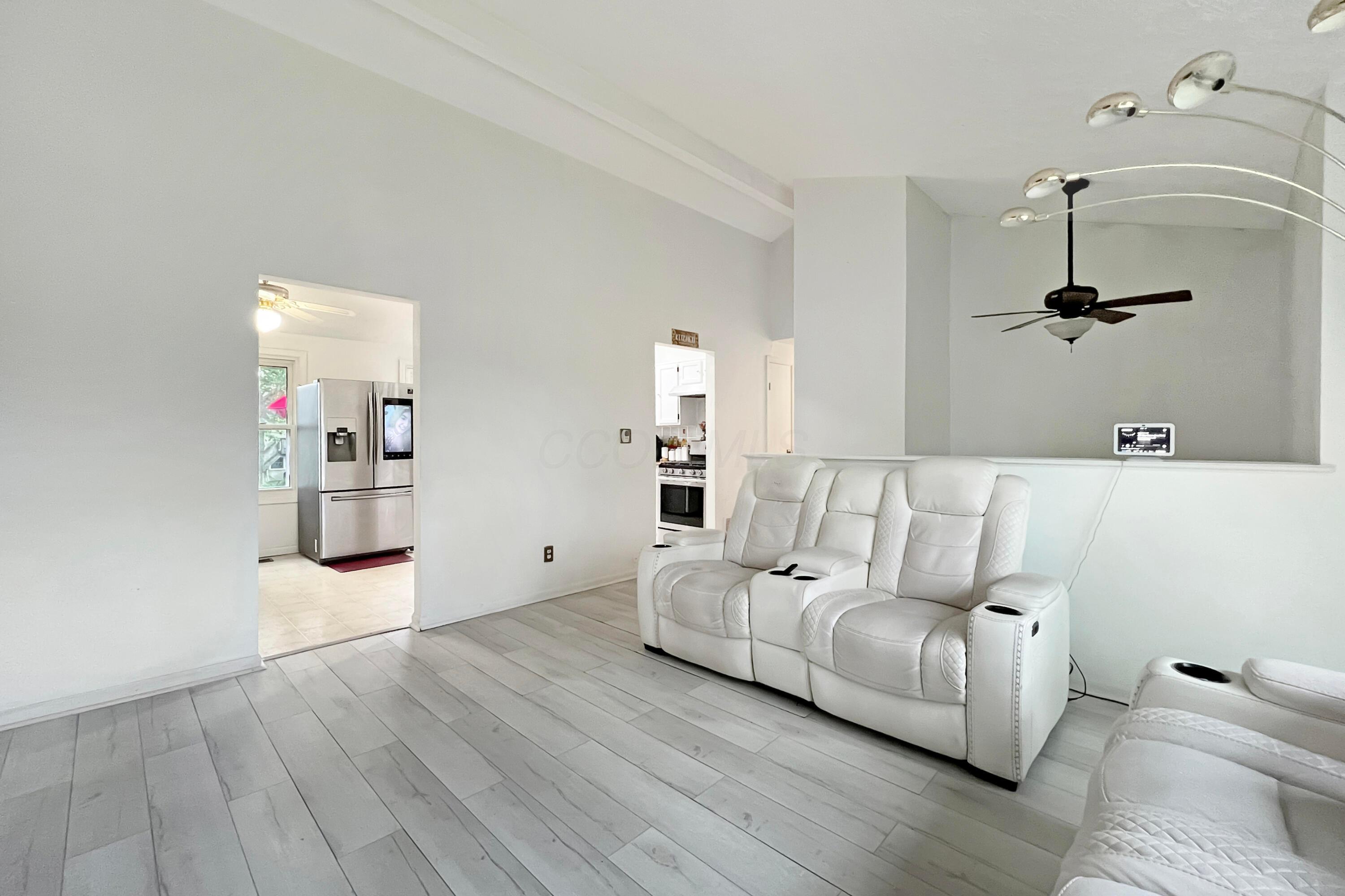 6024 Winterberry Drive Property Photo 4