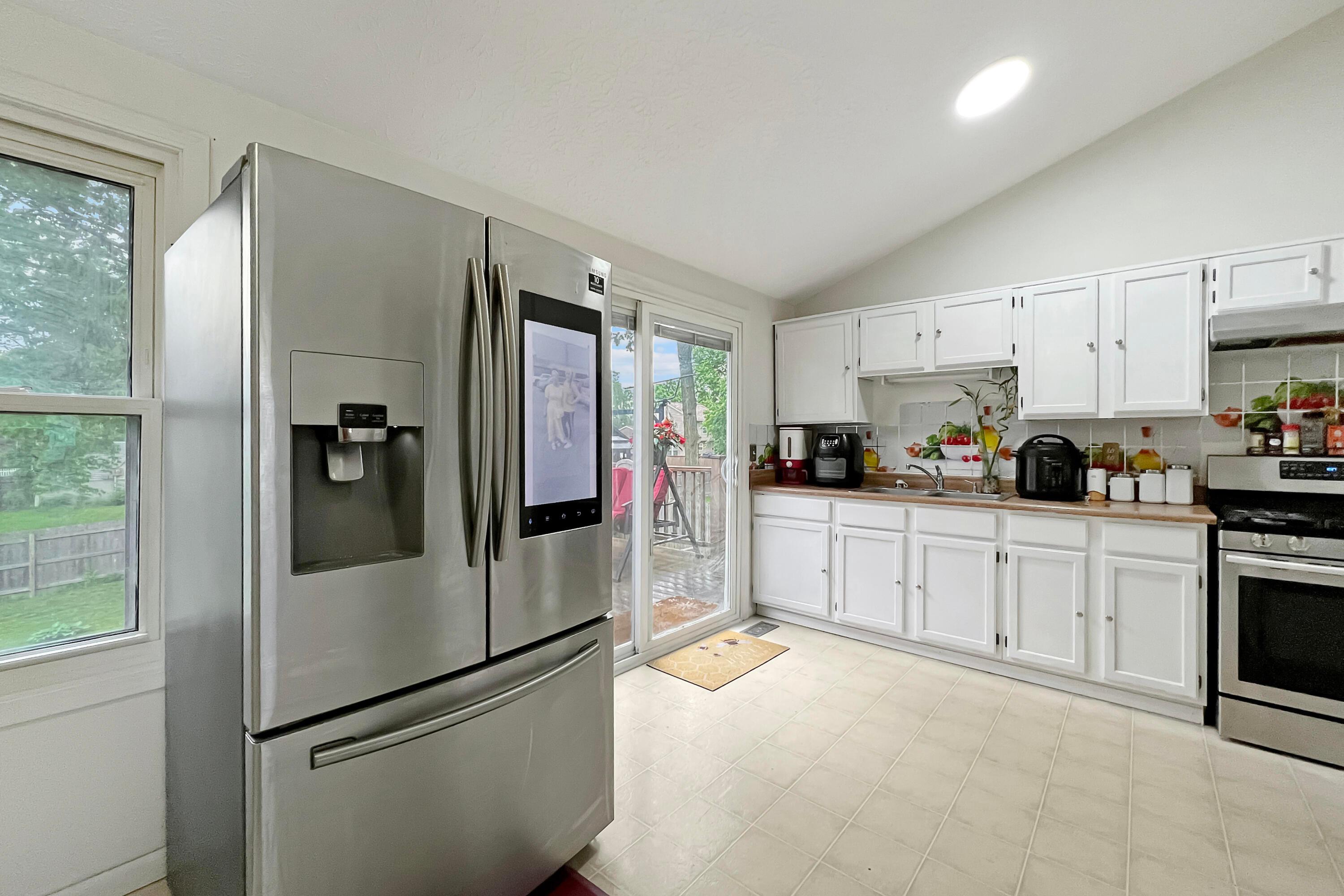 6024 Winterberry Drive Property Photo 5