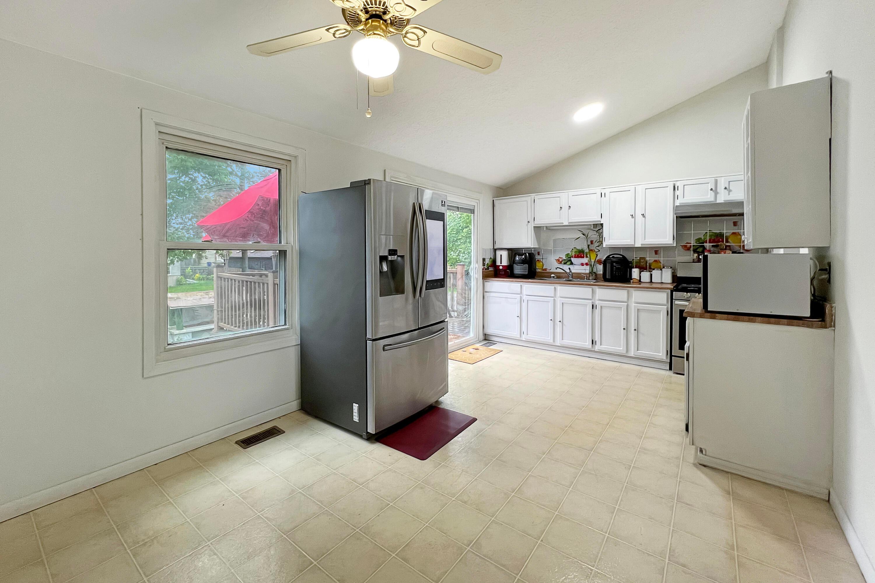 6024 Winterberry Drive Property Photo 6