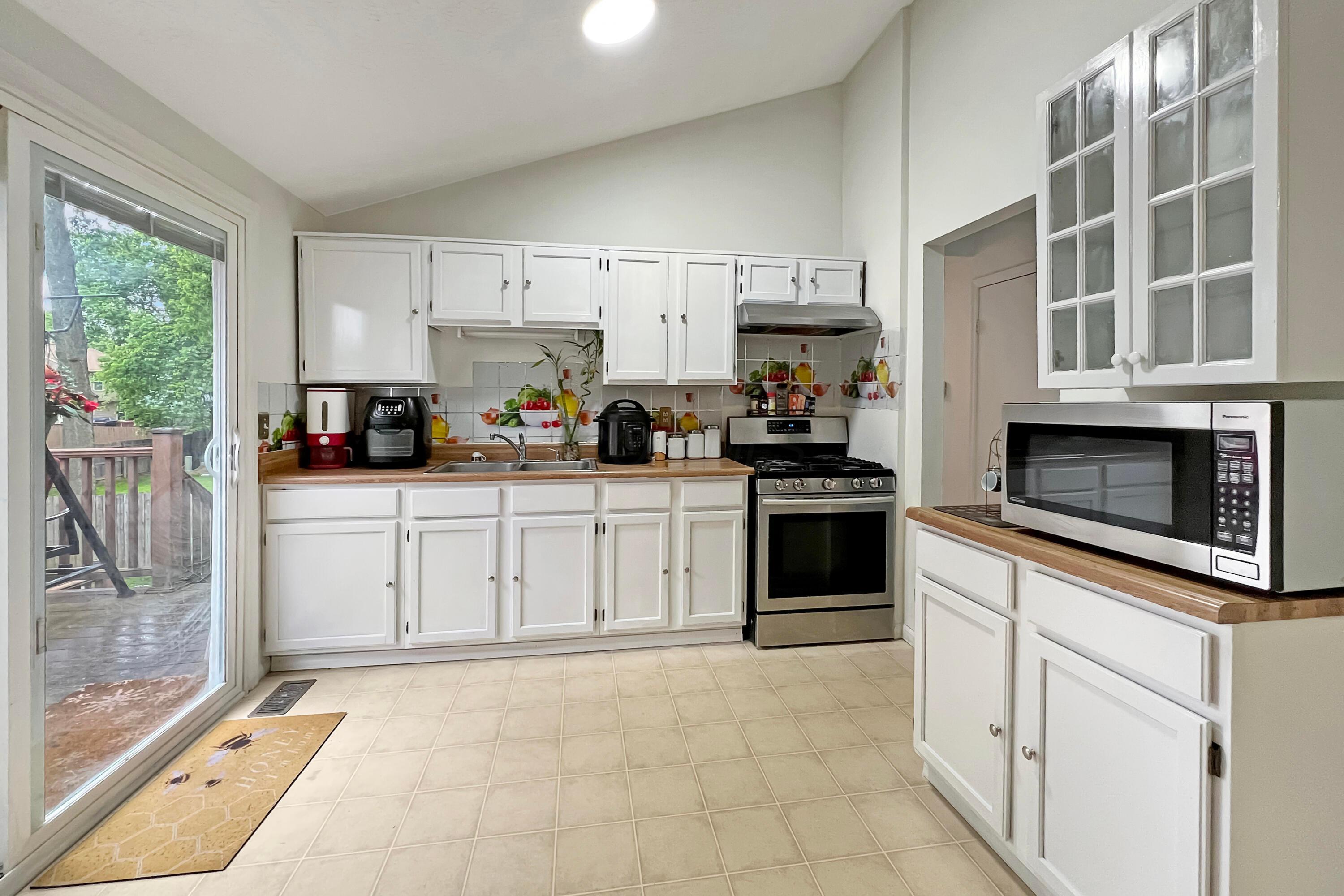 6024 Winterberry Drive Property Photo 7