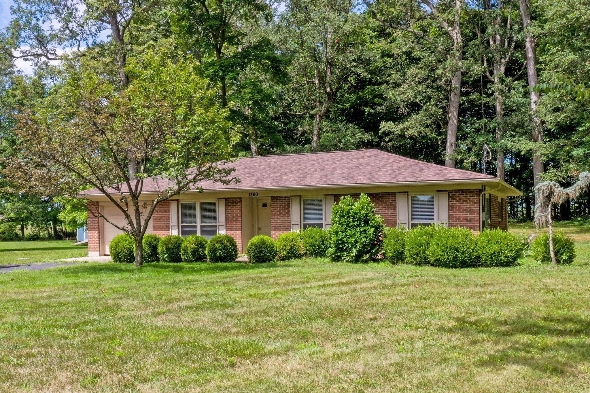 1360 W Choctaw Drive Property Photo 1