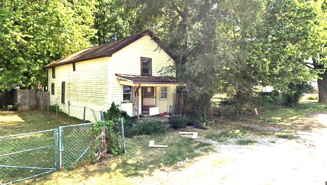 104 S Roosevelt Avenue Property Photo 1