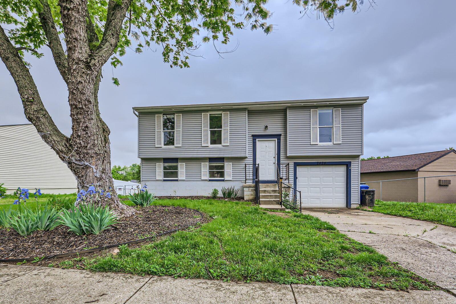 2424 Warfield Drive Property Photo 1