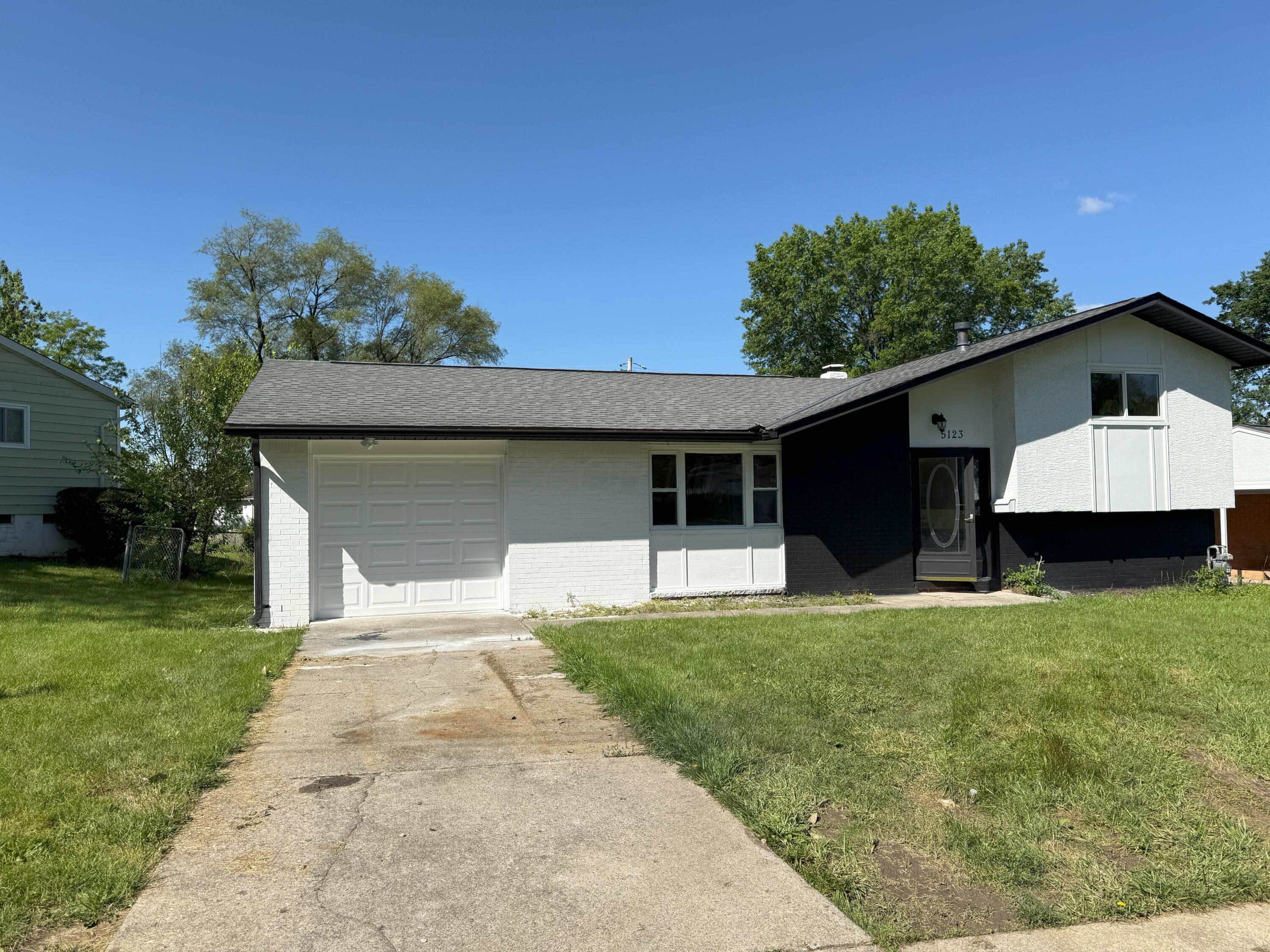 5123 Jameson Drive Property Photo 1