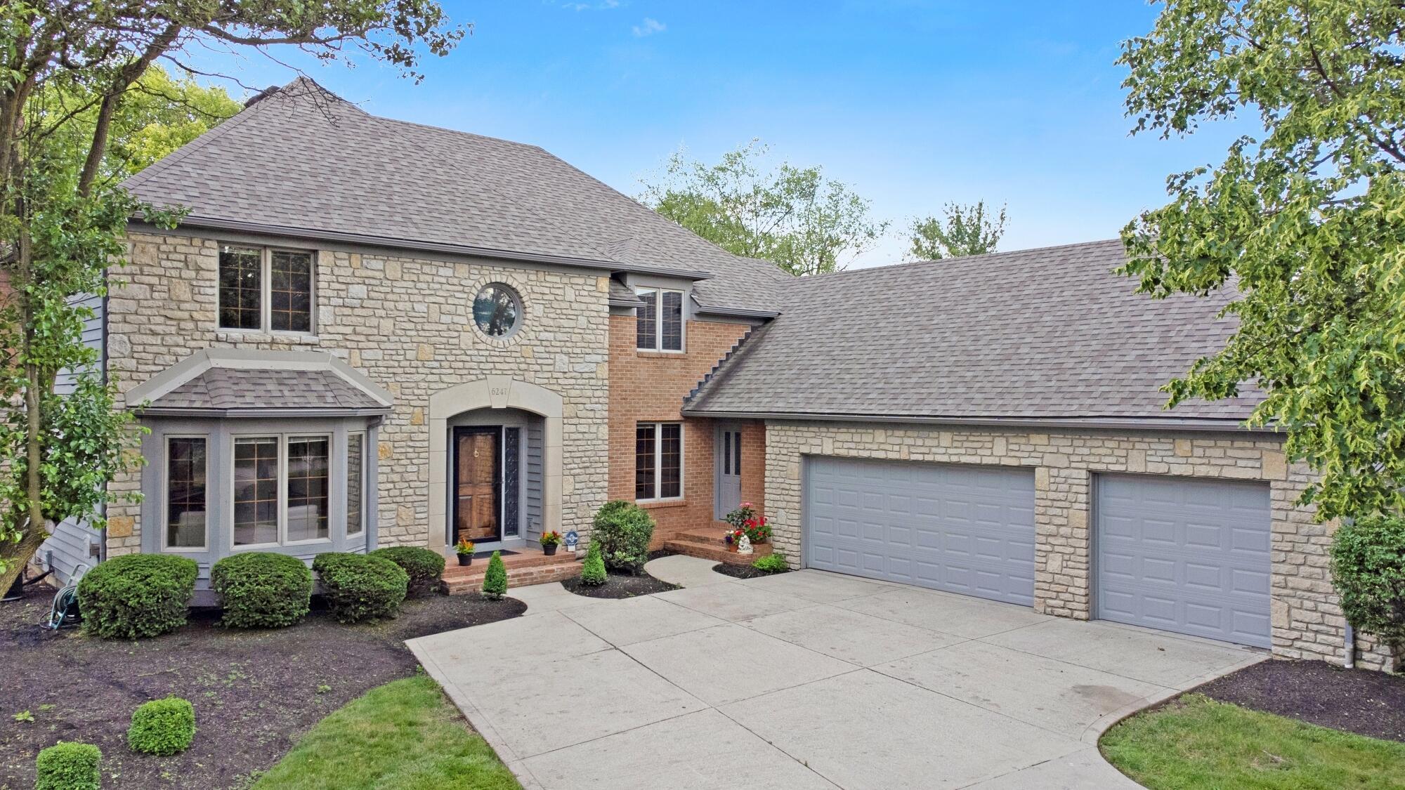 6247 Inverurie Drive W Property Photo 1