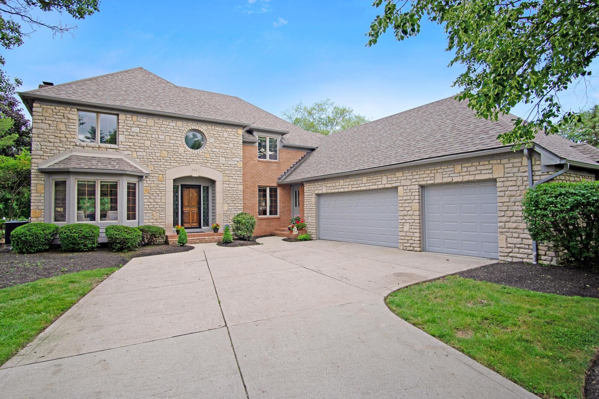 6247 Inverurie Drive W Property Photo 3