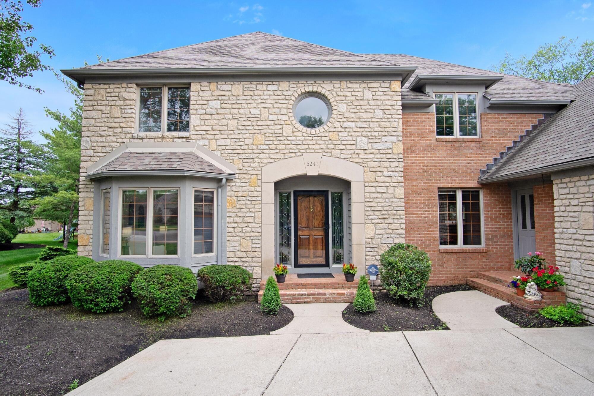 6247 Inverurie Drive W Property Photo 4