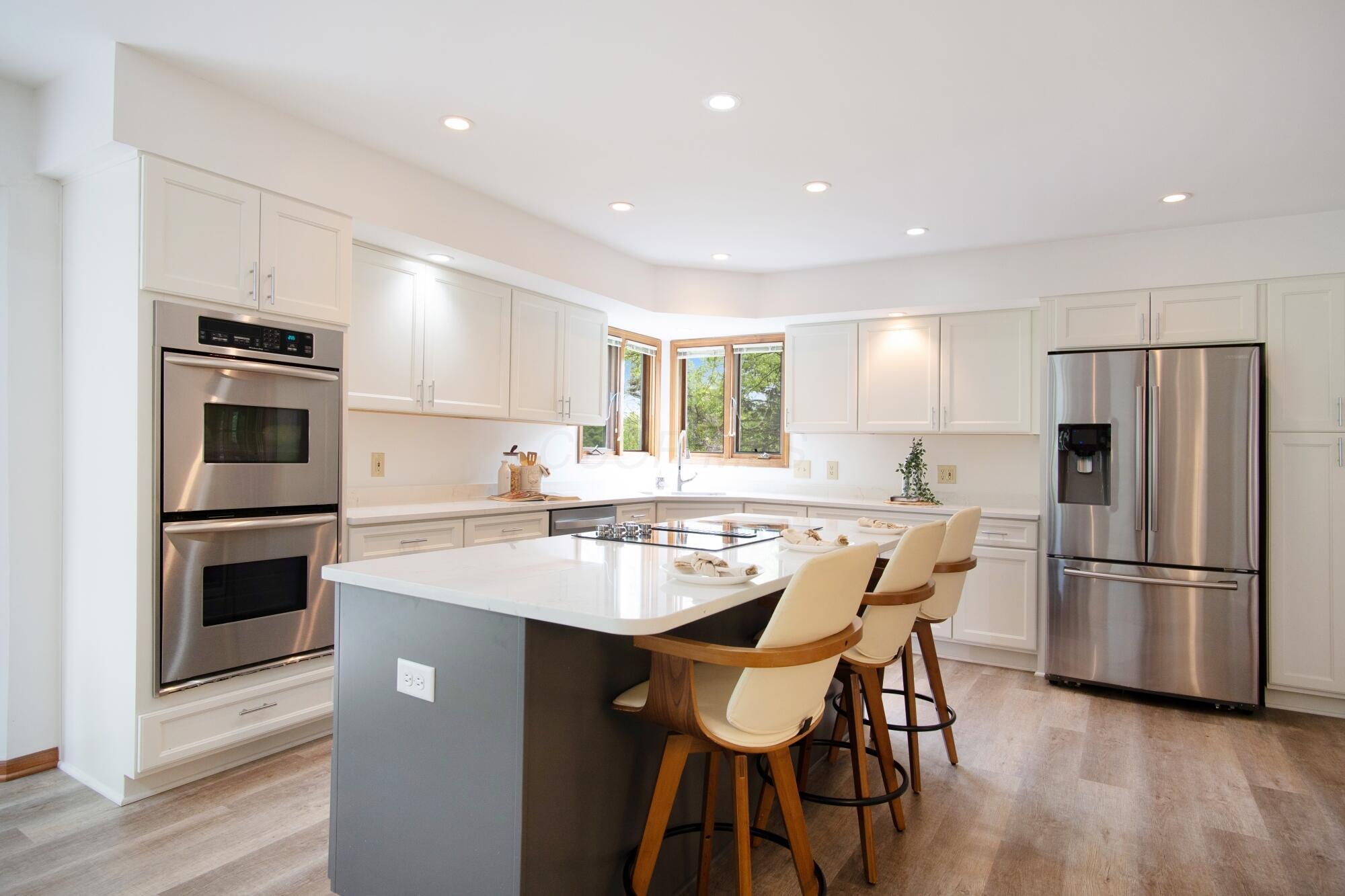 6247 Inverurie Drive W Property Photo 18