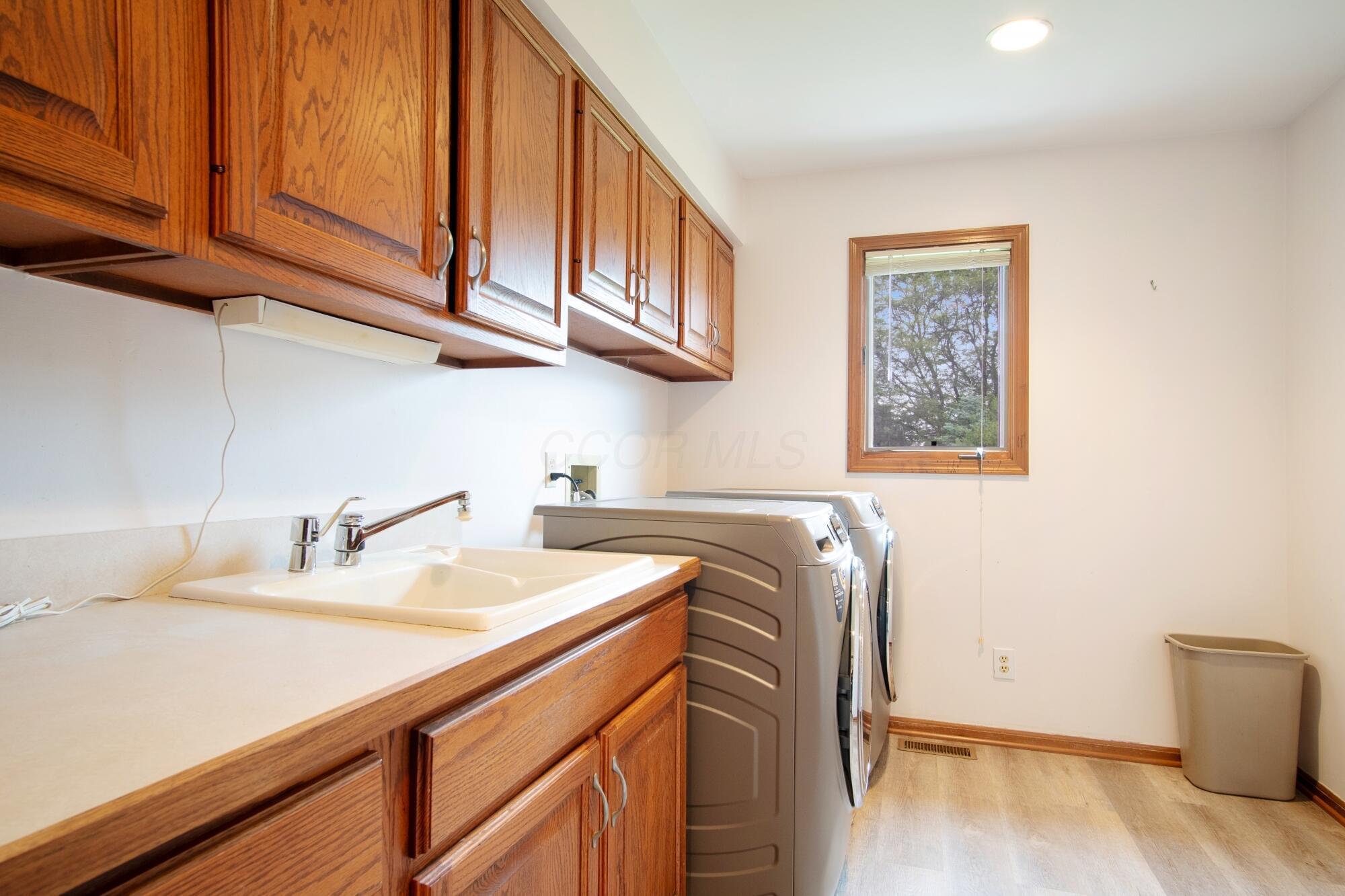 6247 Inverurie Drive W Property Photo 34