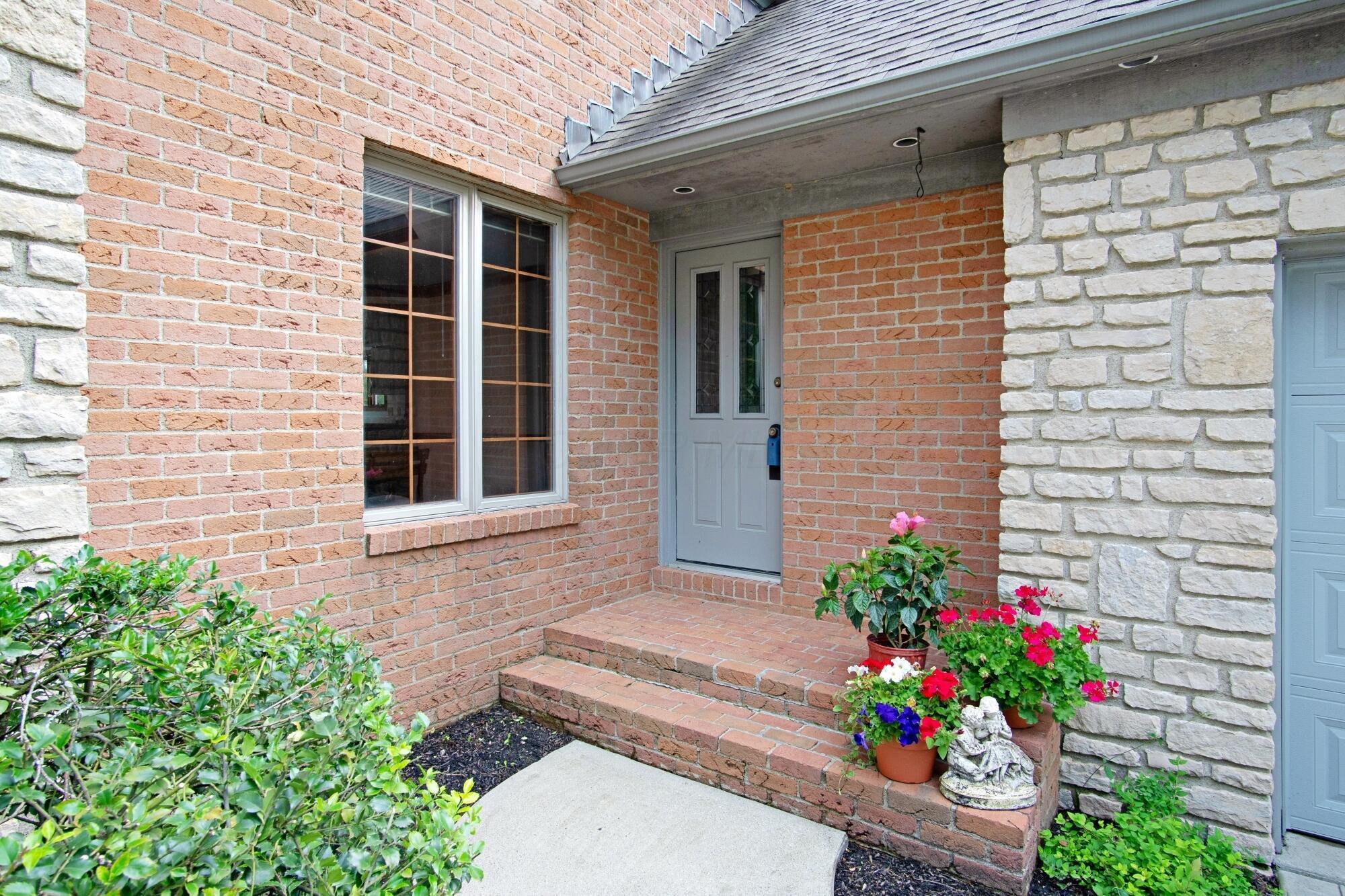 6247 Inverurie Drive W Property Photo 35