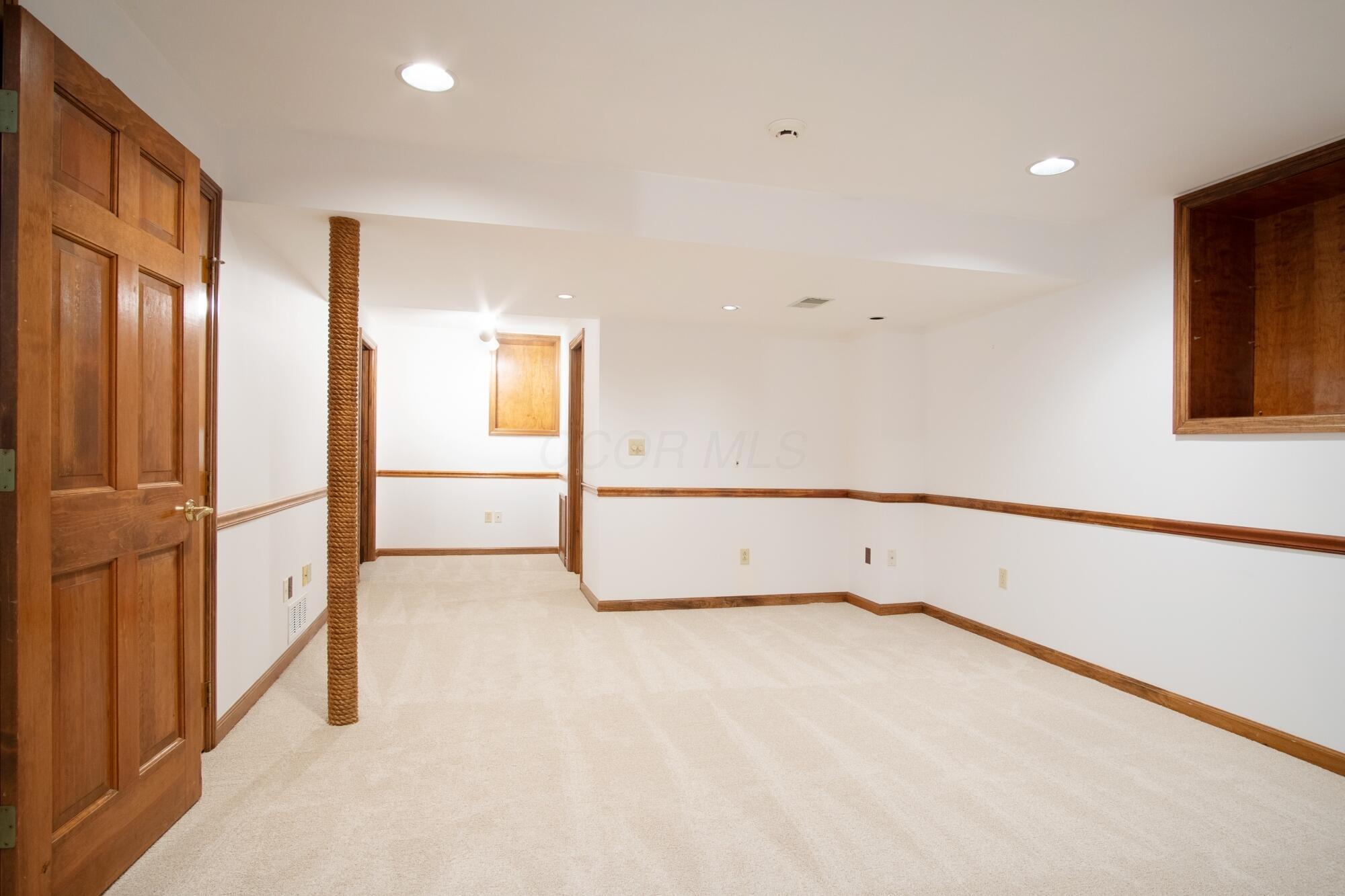 6247 Inverurie Drive W Property Photo 36