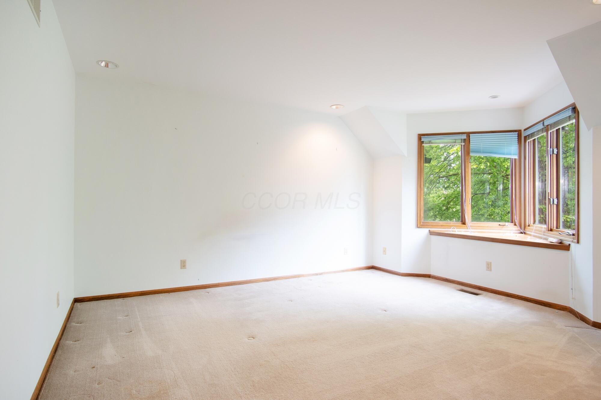 6247 Inverurie Drive W Property Photo 43