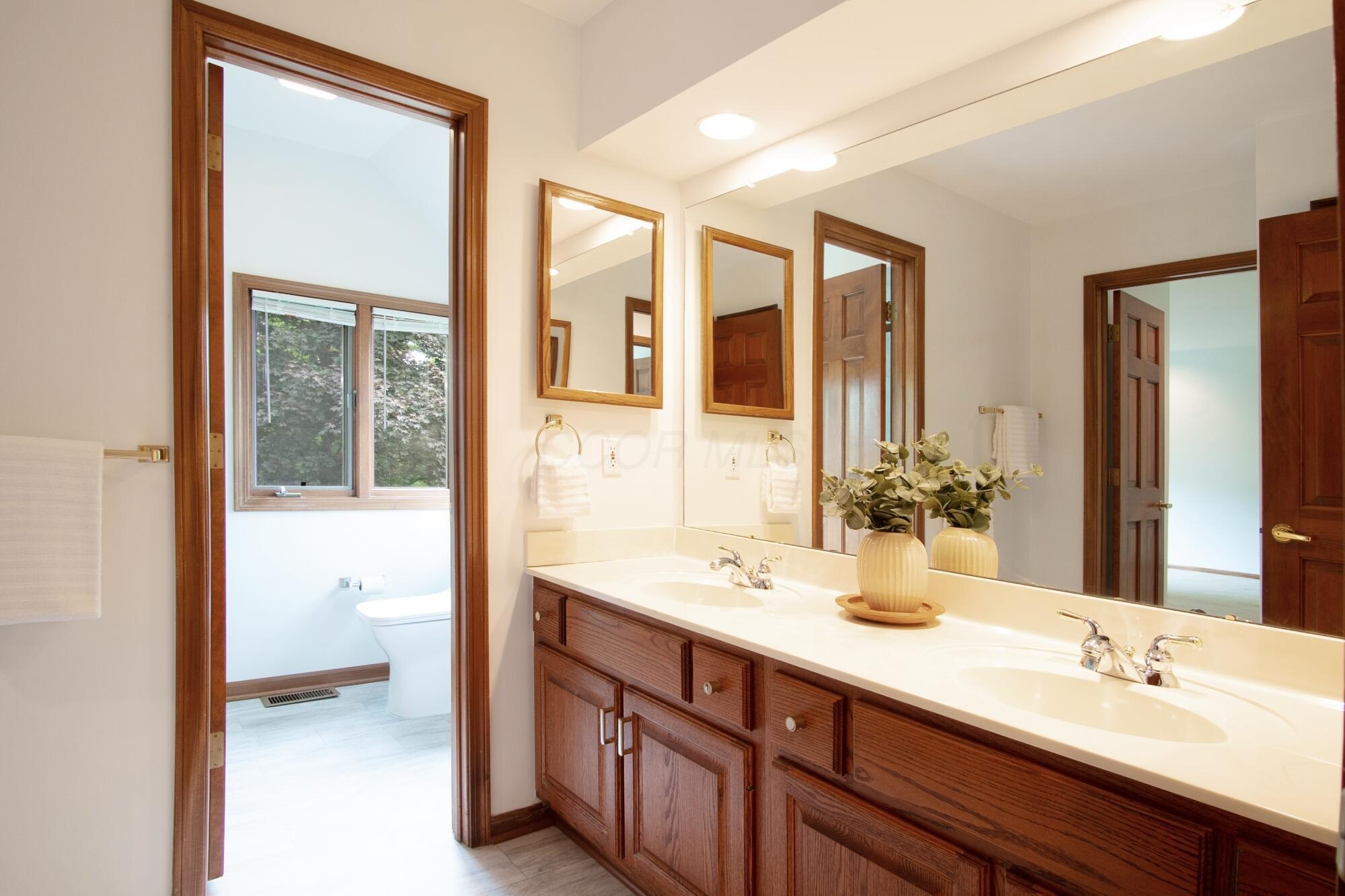 6247 Inverurie Drive W Property Photo 44