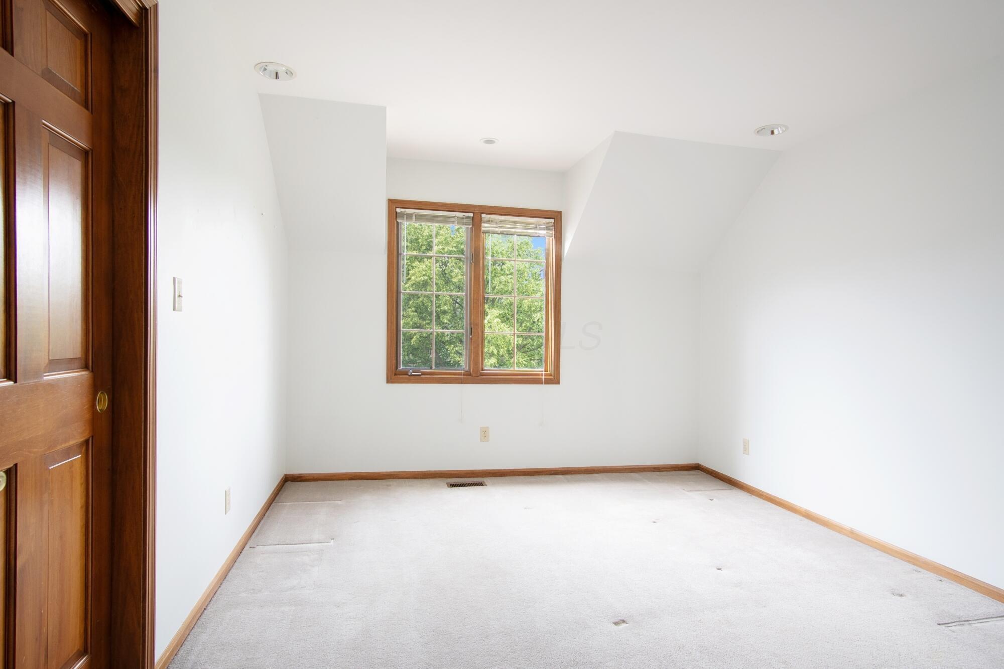 6247 Inverurie Drive W Property Photo 48