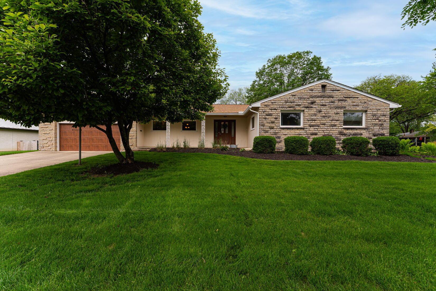 4015 Mountview Road Property Photo 1