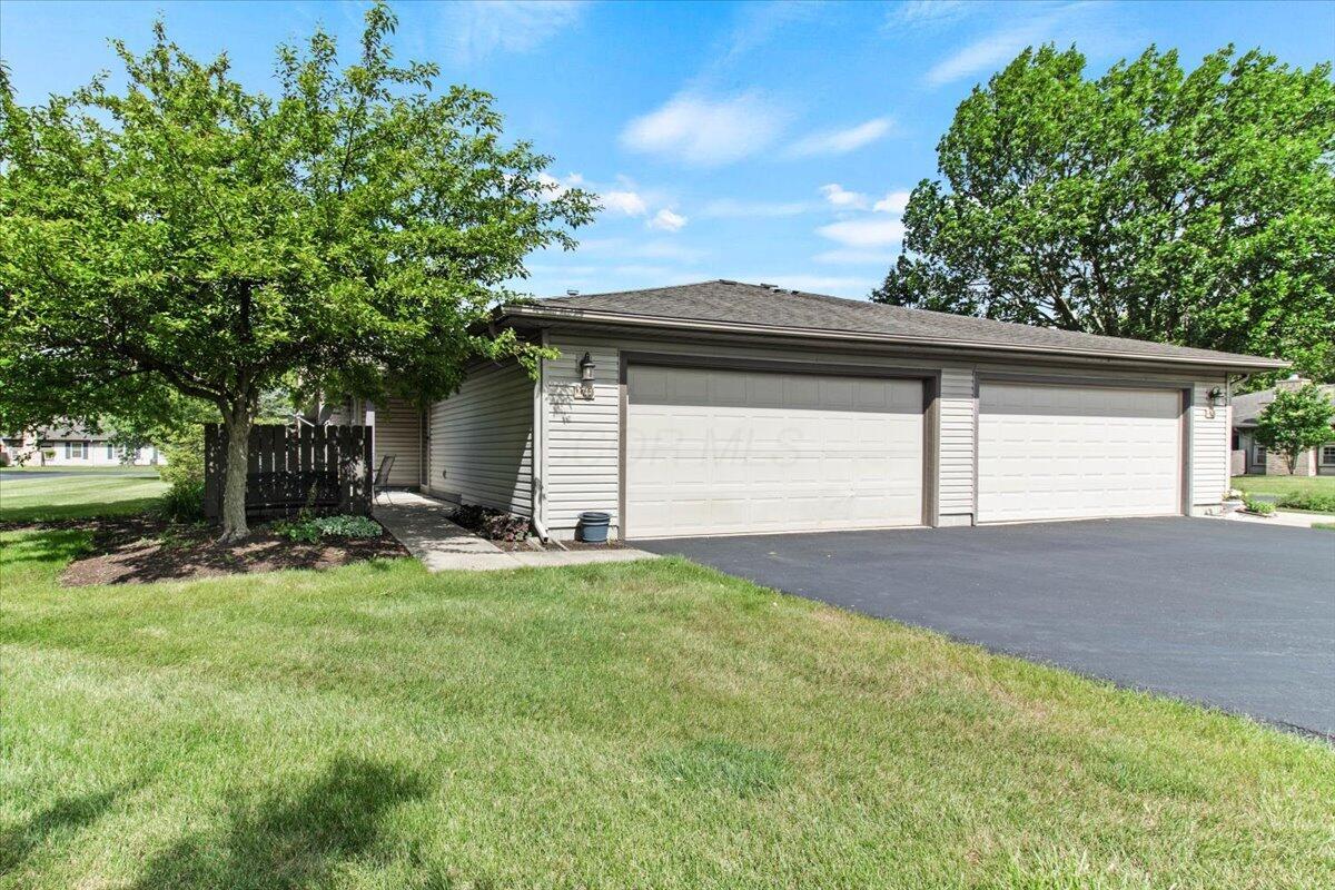 2744 Brittany Oaks Boulevard Property Photo 1