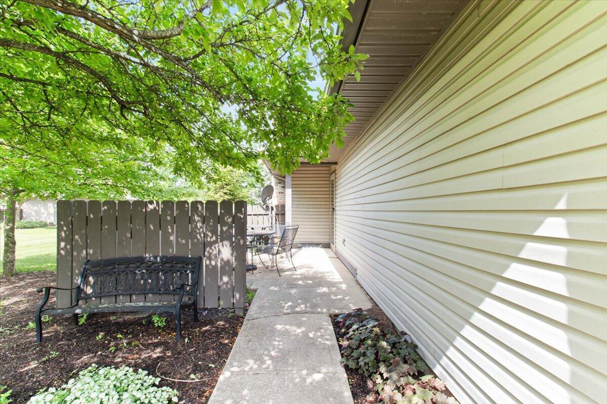 2744 Brittany Oaks Boulevard Property Photo 4