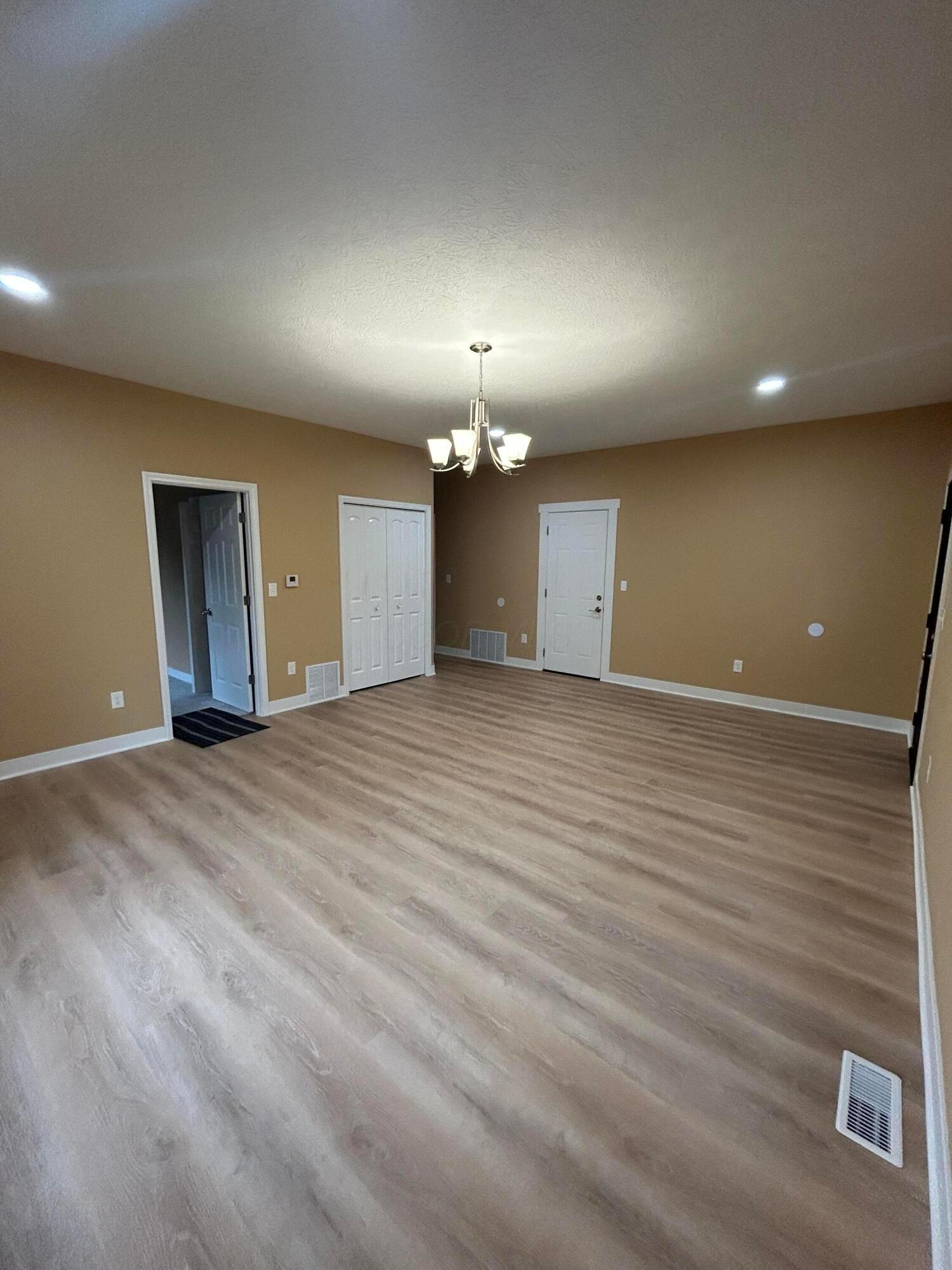 944 Binns Boulevard Property Photo 6
