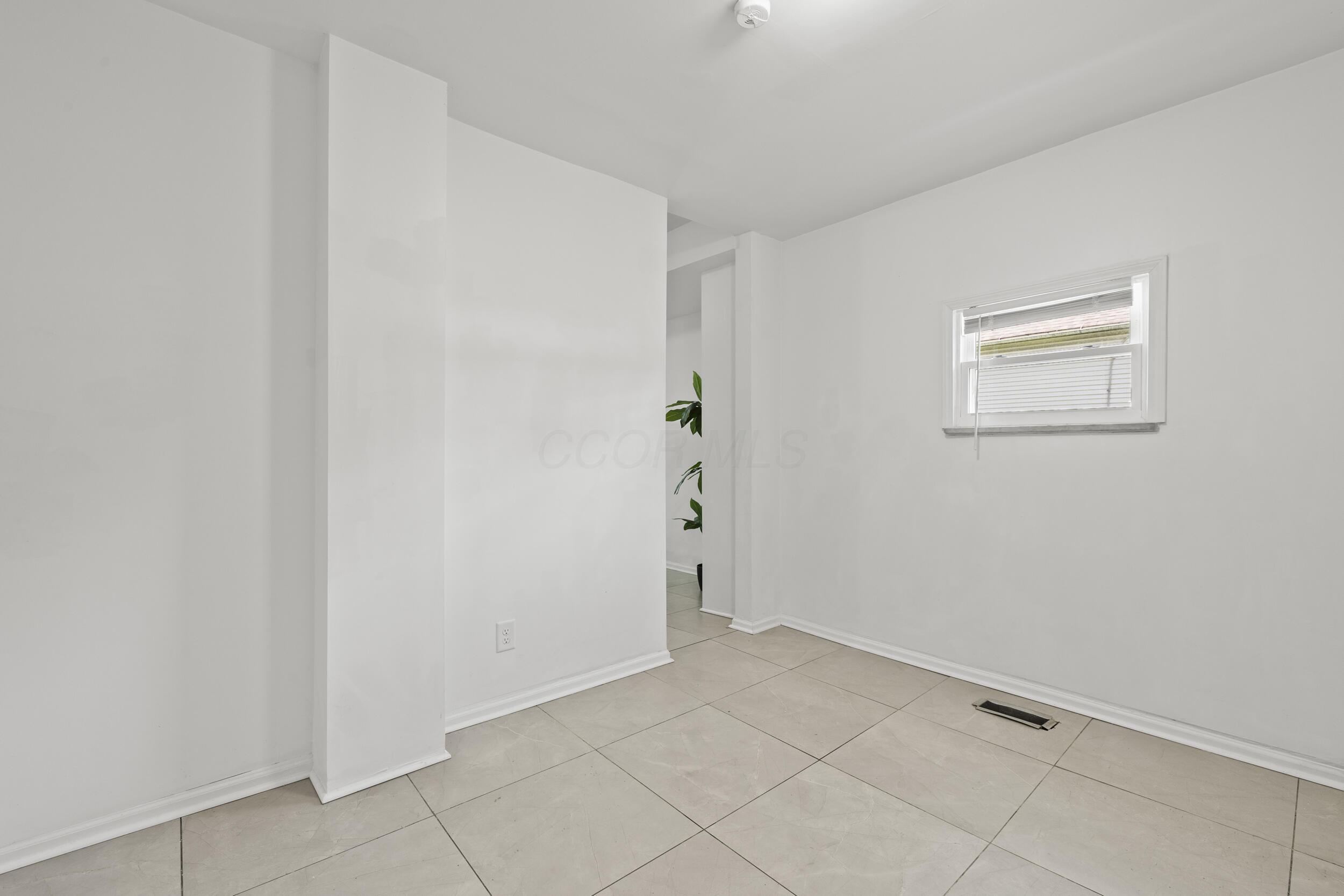 538-540 Kelton Avenue Property Photo 11