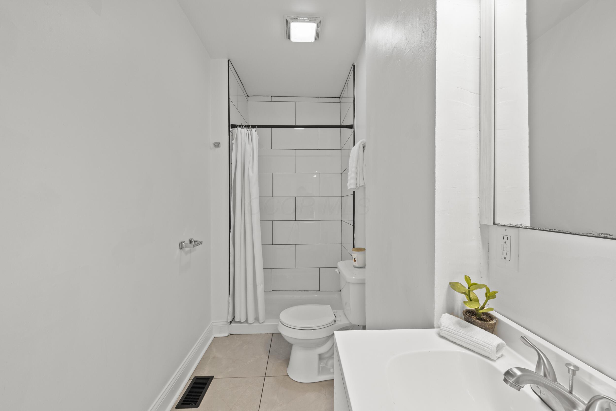 538-540 Kelton Avenue Property Photo 18