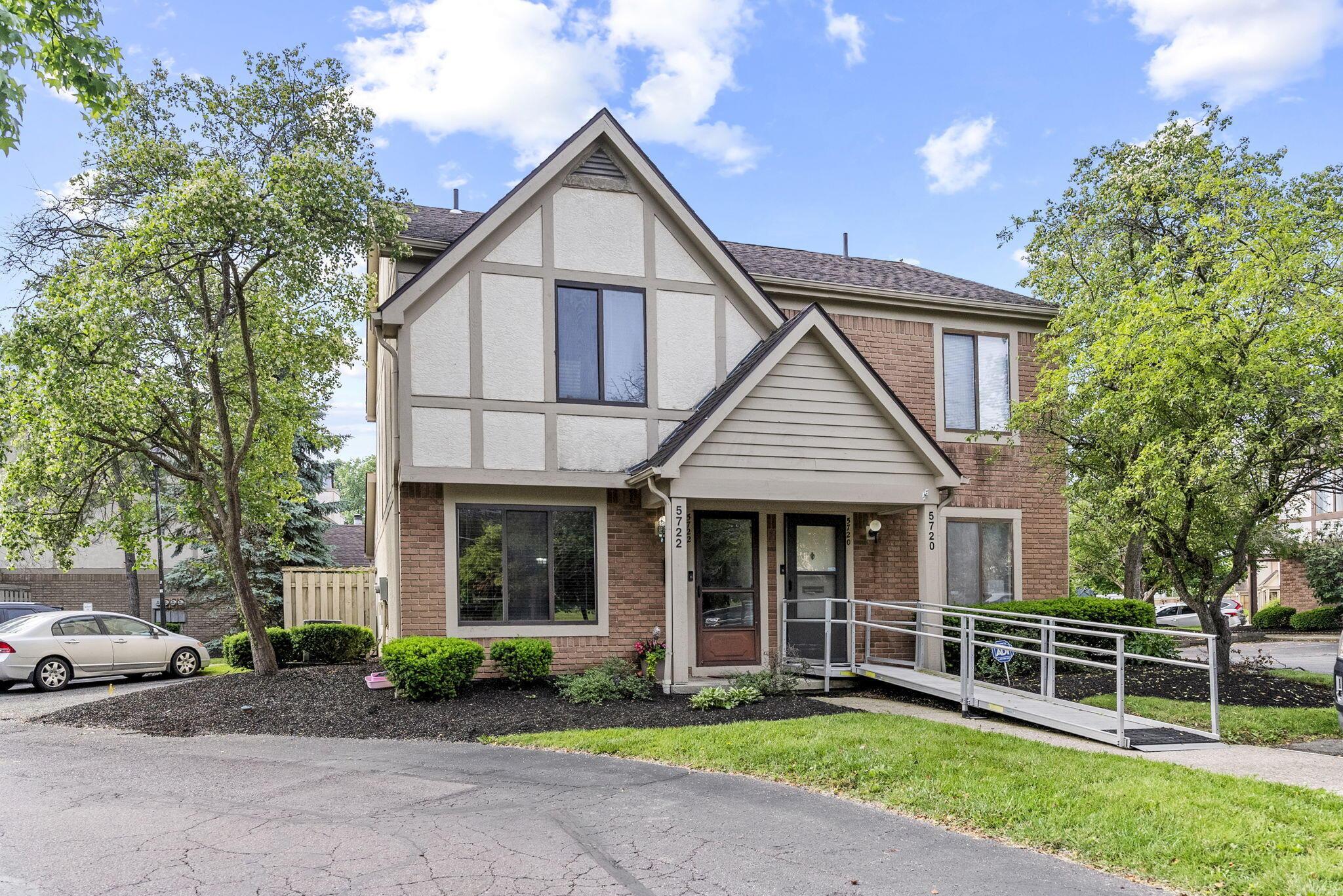 5722 Jousting Lane, B Property Photo 1