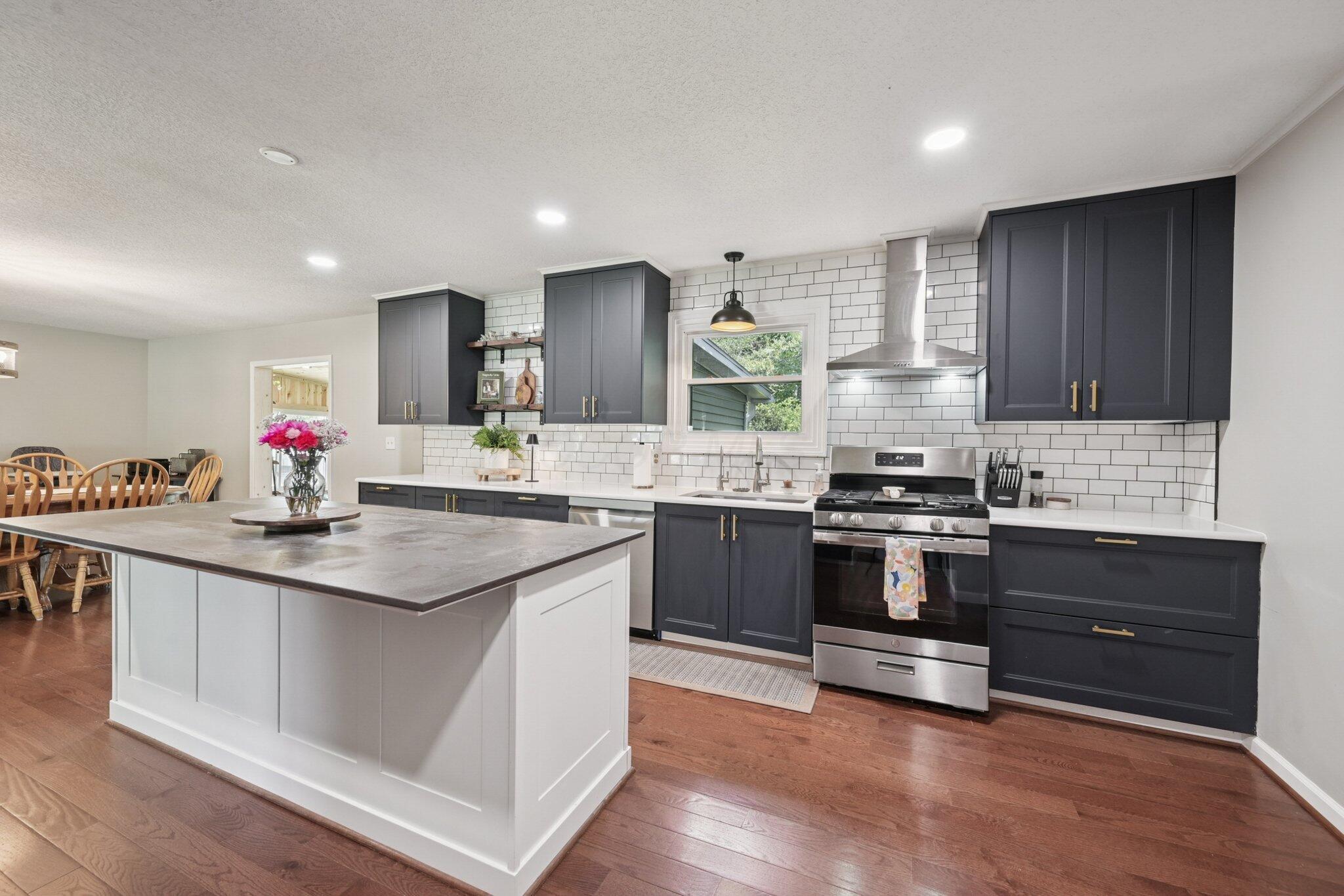 137 Oakland Boulevard Ne Property Photo 1