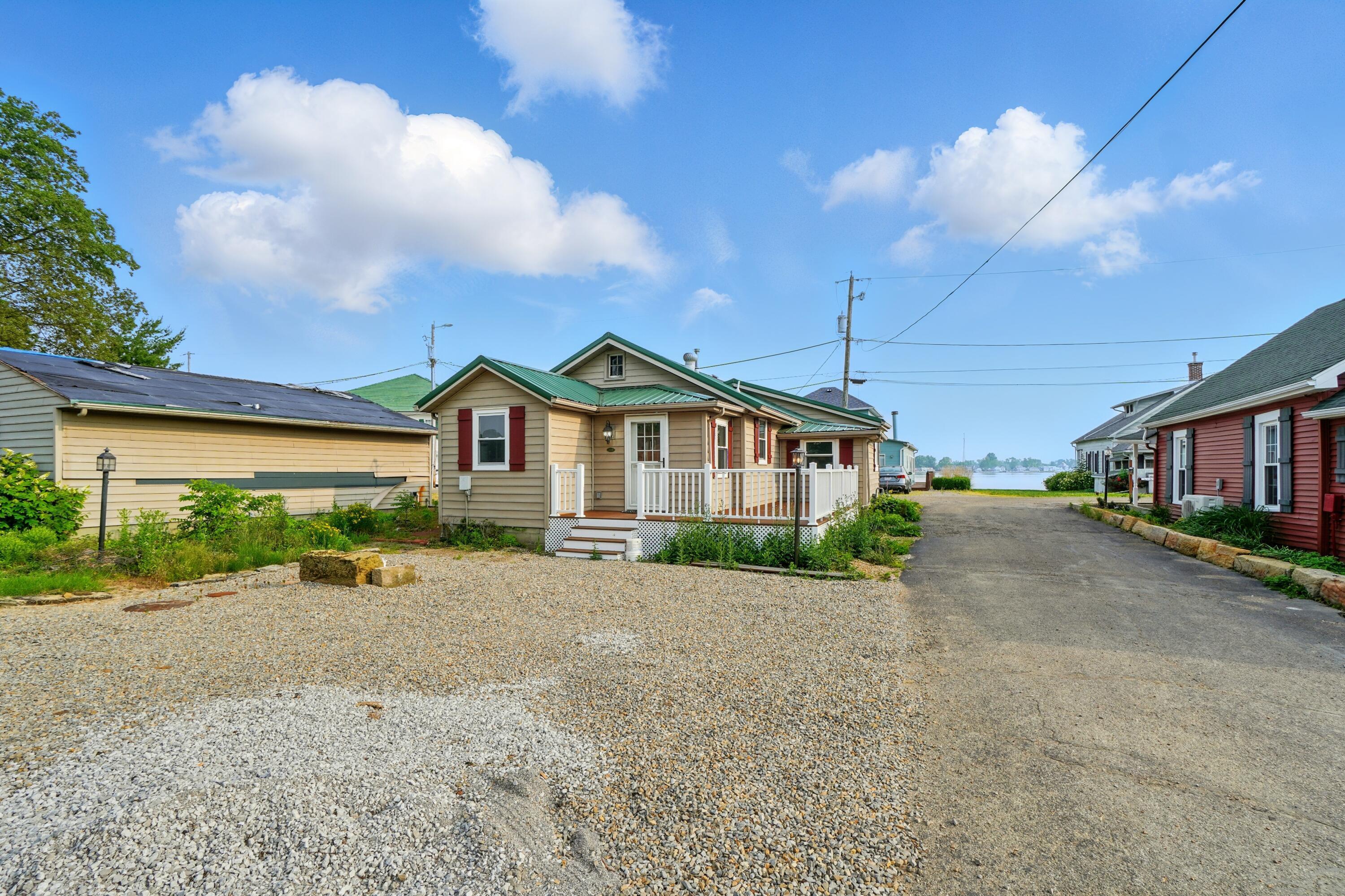 4881 Decker Avenue Ne Property Photo 9