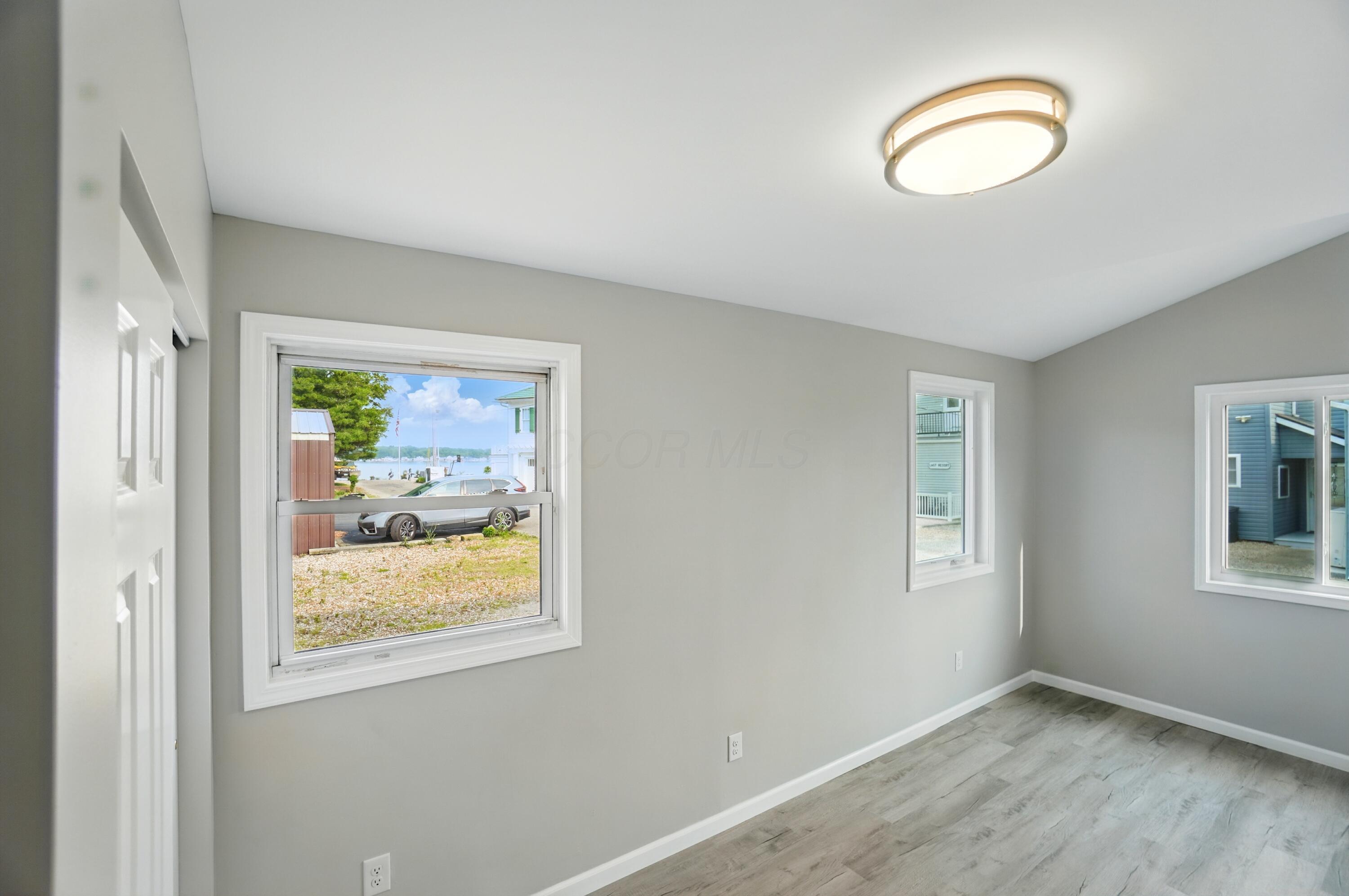 4881 Decker Avenue Ne Property Photo 25