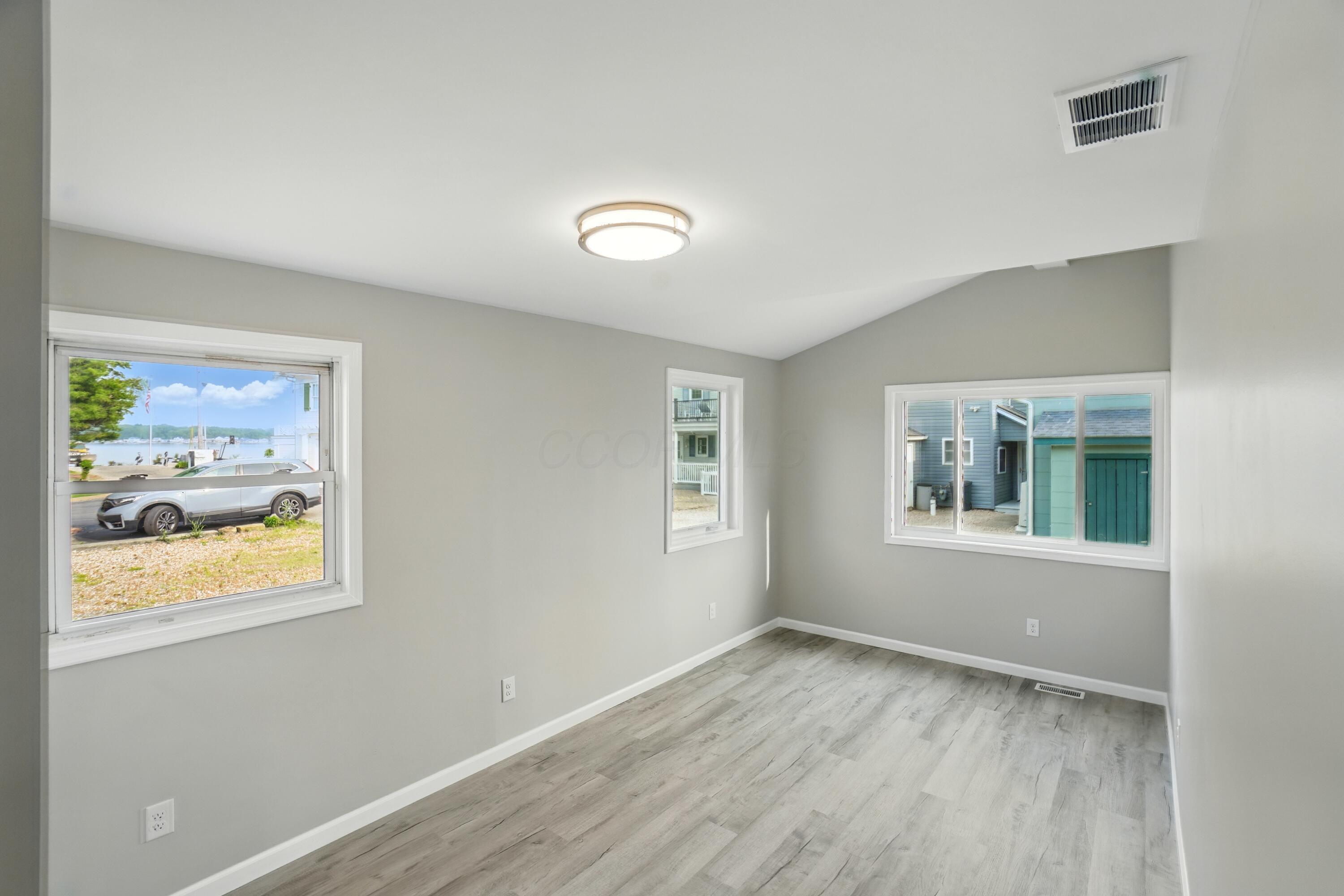 4881 Decker Avenue Ne Property Photo 40