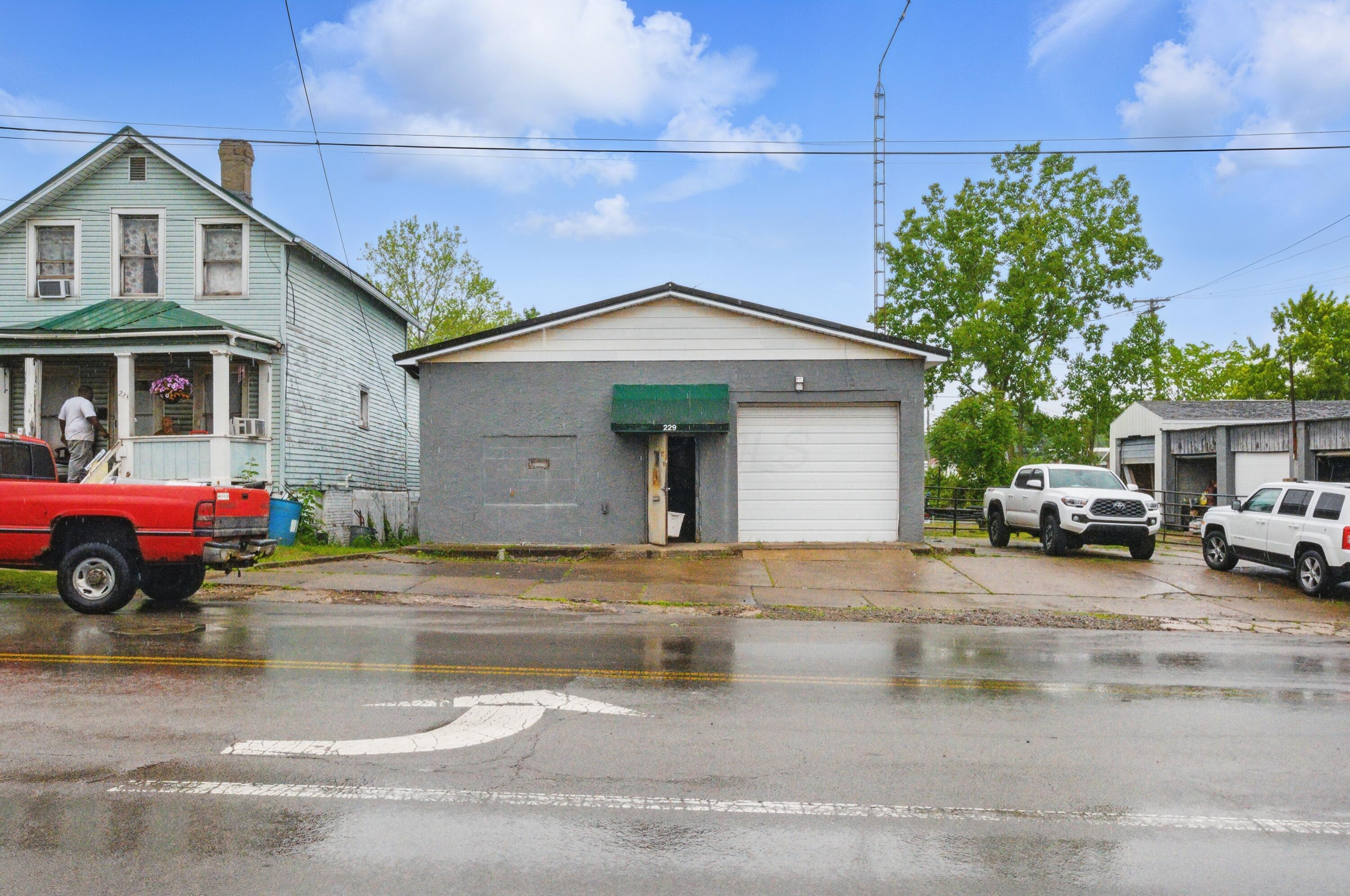 229 N Mulberry Street Property Photo