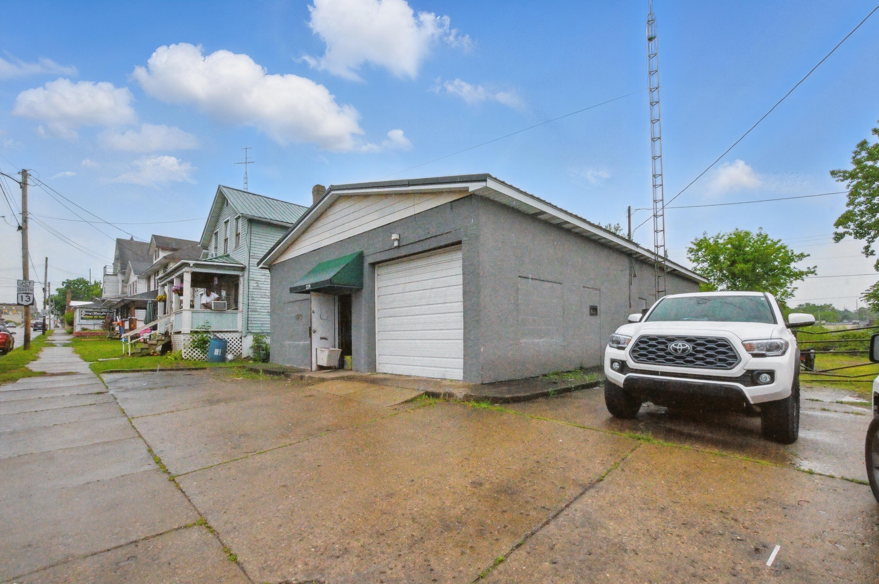 229 N Mulberry Street Property Photo 3