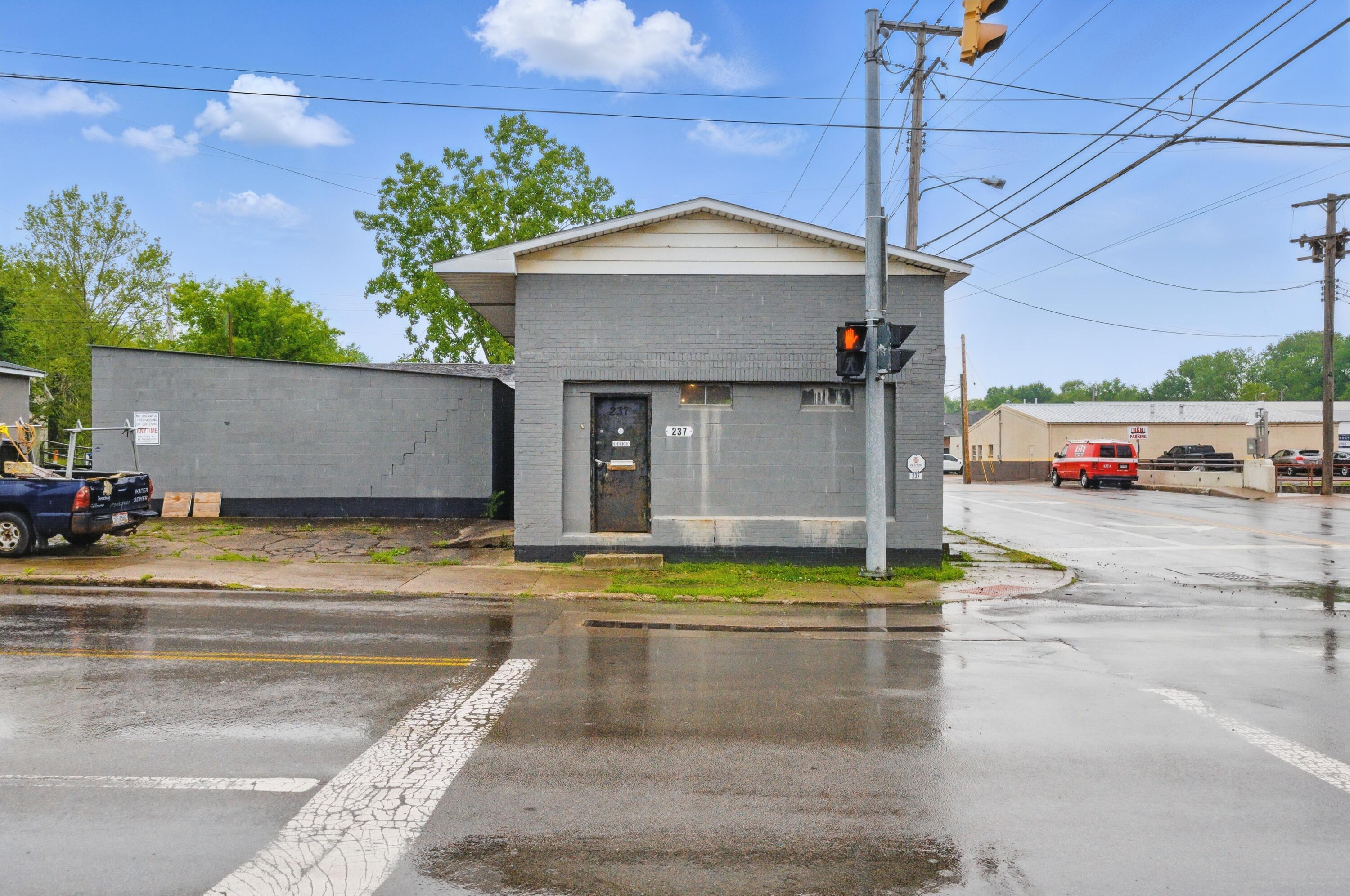 229 N Mulberry Street Property Photo 22