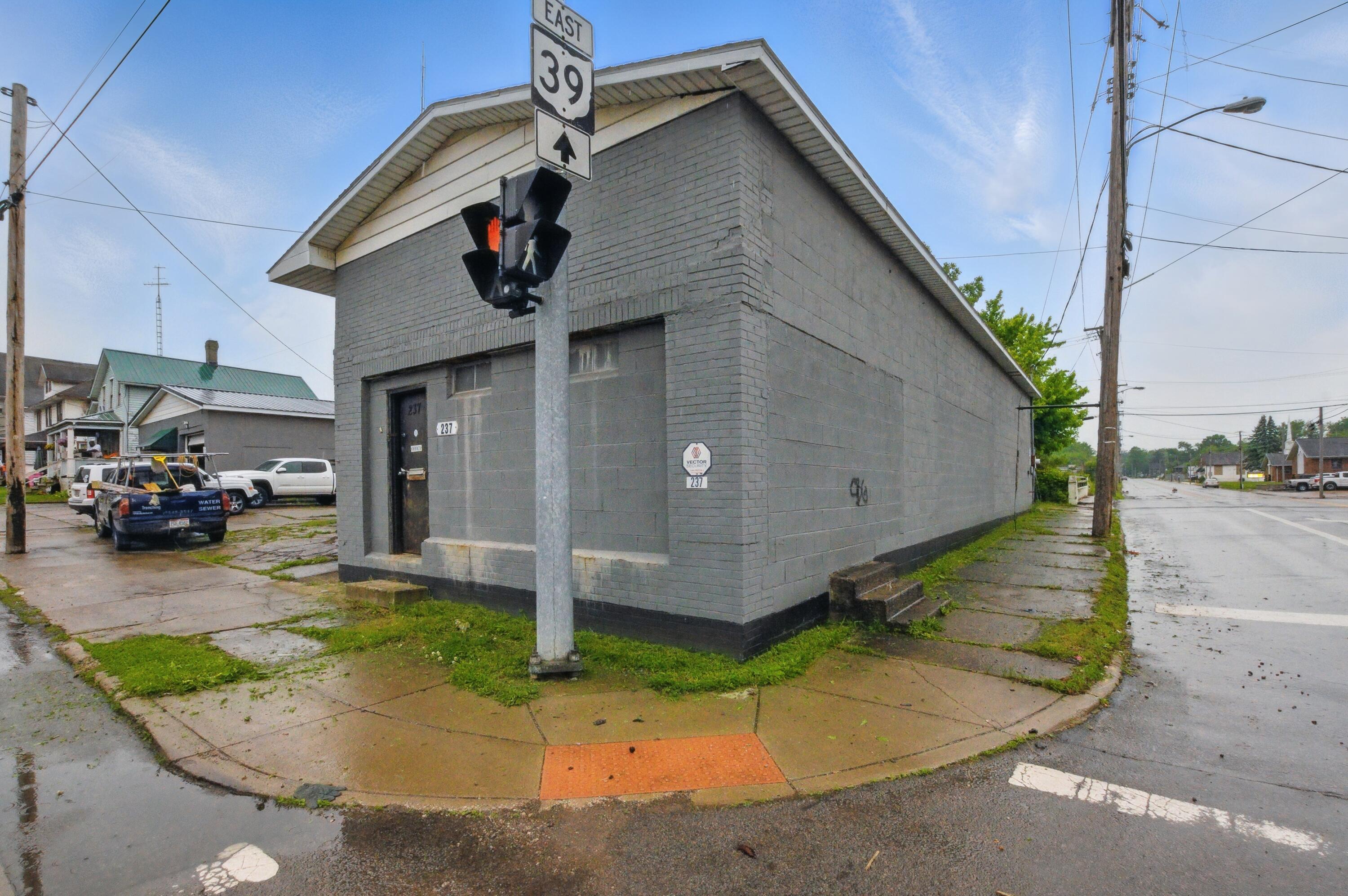 229 N Mulberry Street Property Photo 24