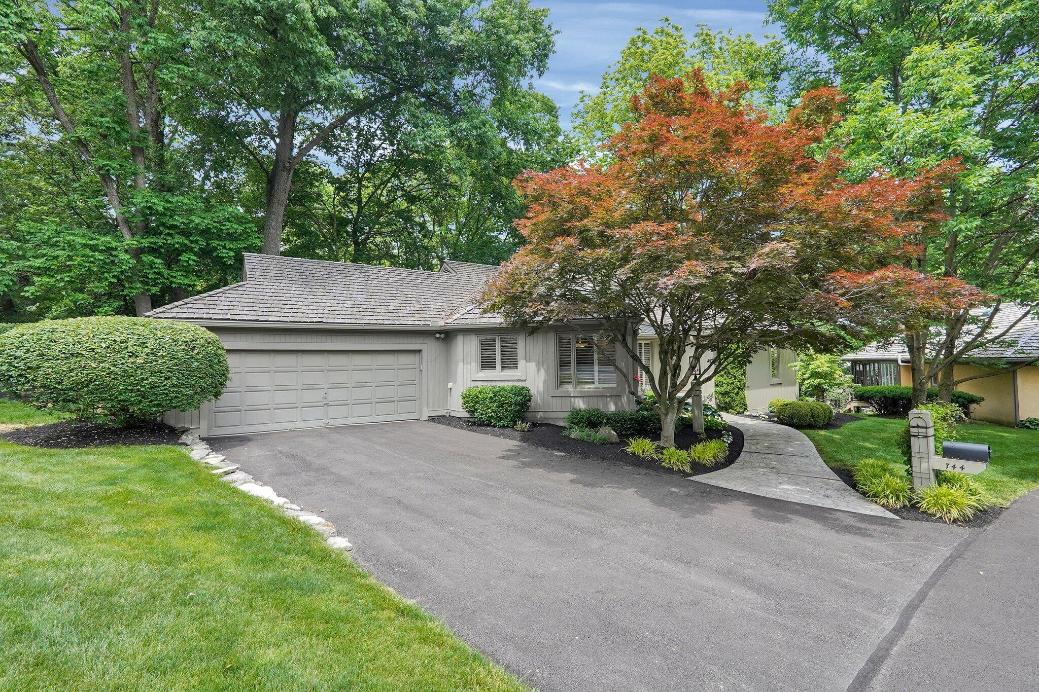 744 Old Oak Trace Property Photo 3