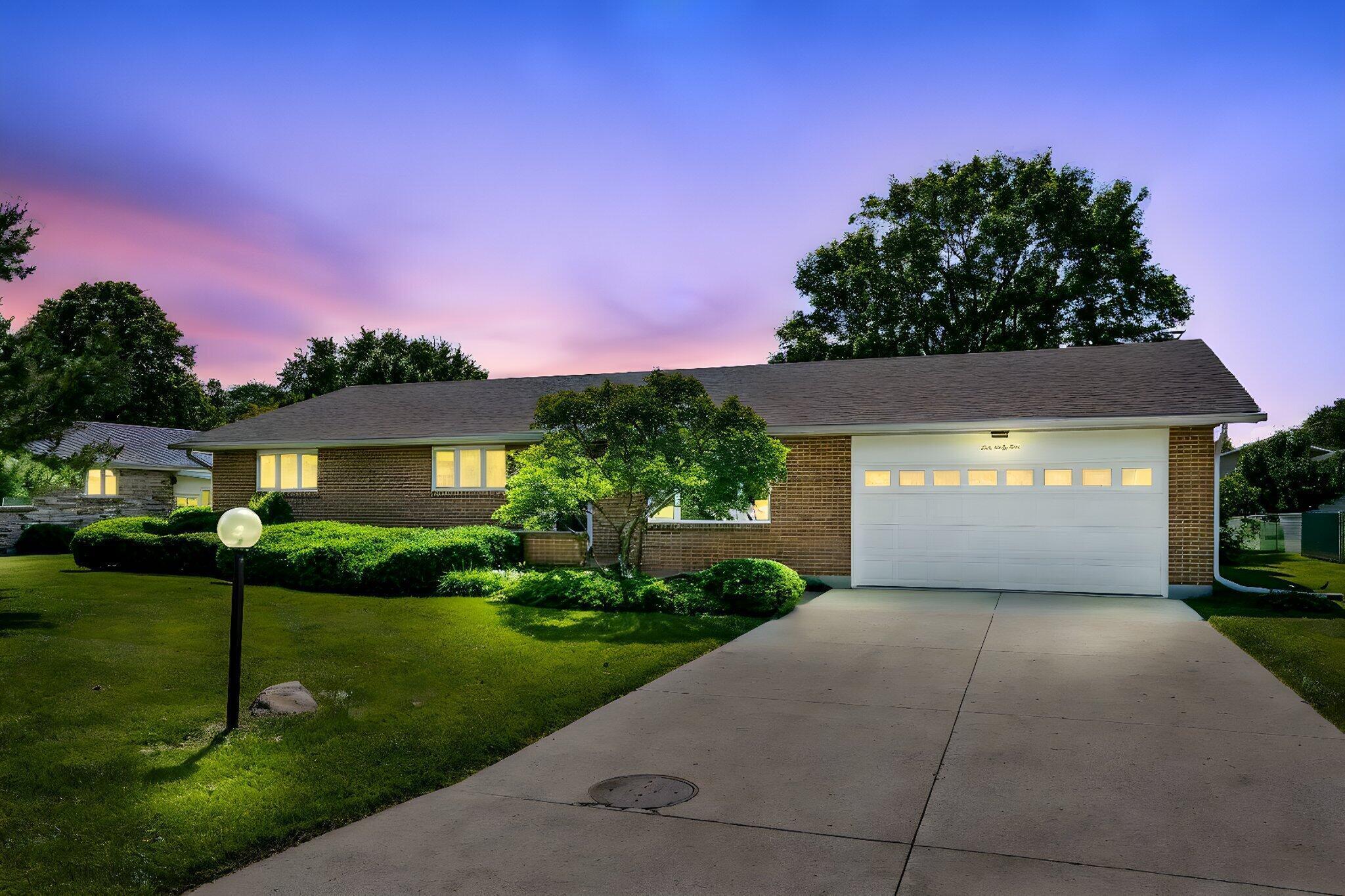 565 Mayfield Drive Property Photo 1