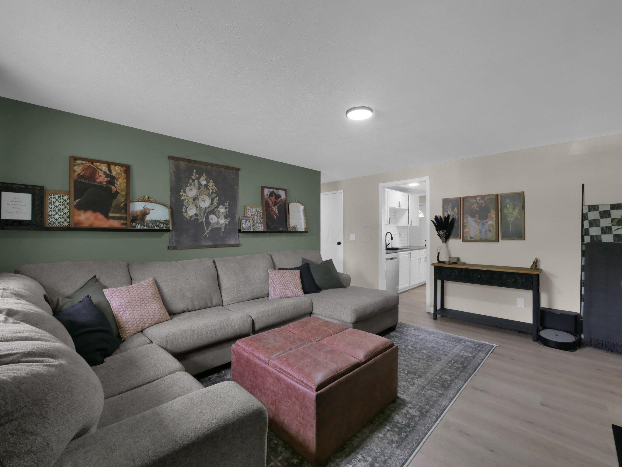 4702 Edinburgh Lane Property Photo 3