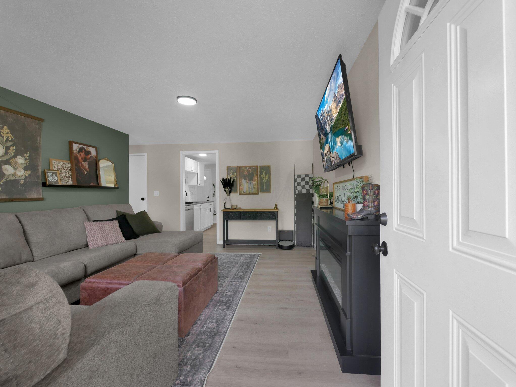 4702 Edinburgh Lane Property Photo 4