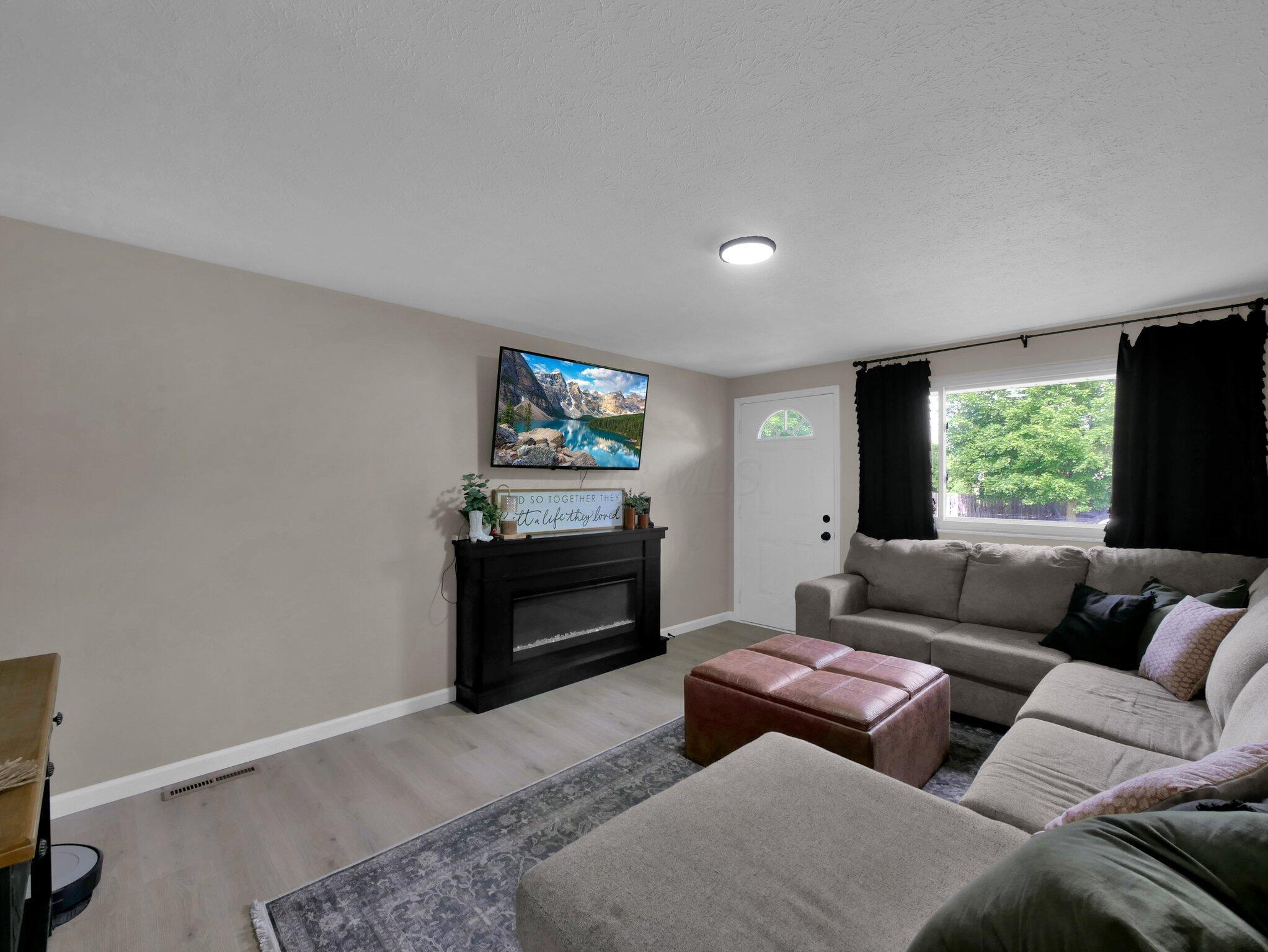 4702 Edinburgh Lane Property Photo 5
