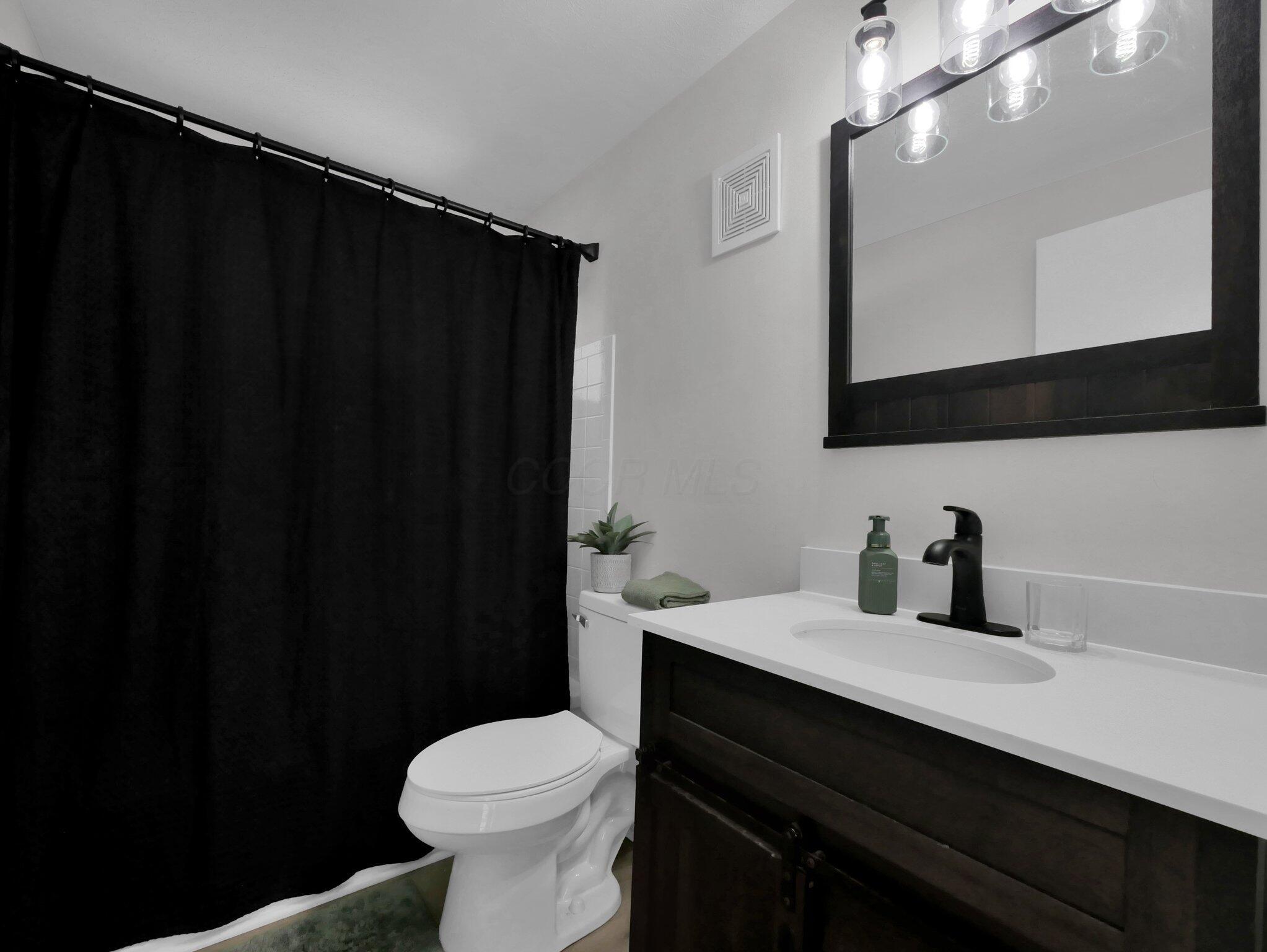 4702 Edinburgh Lane Property Photo 12