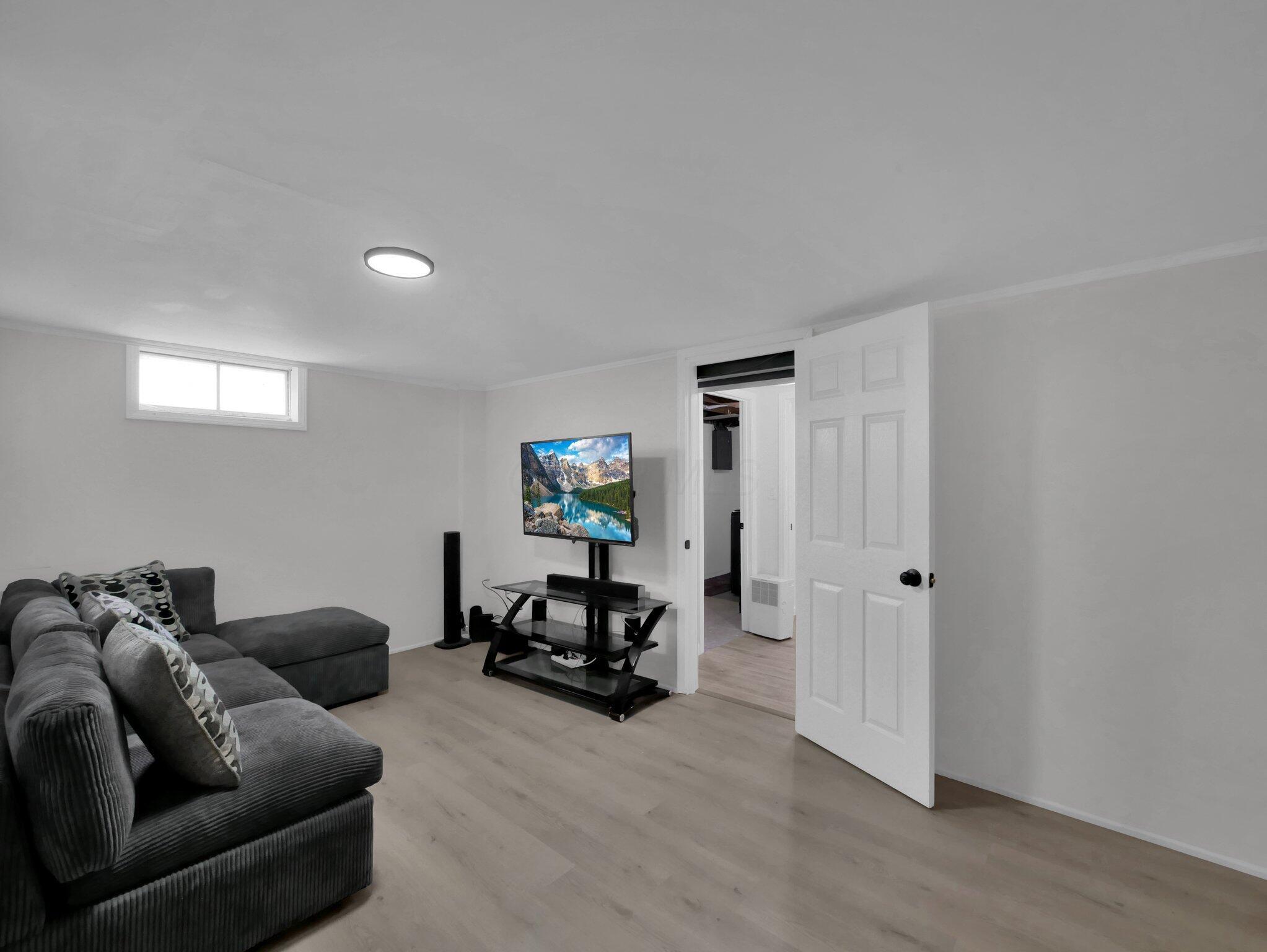 4702 Edinburgh Lane Property Photo 19
