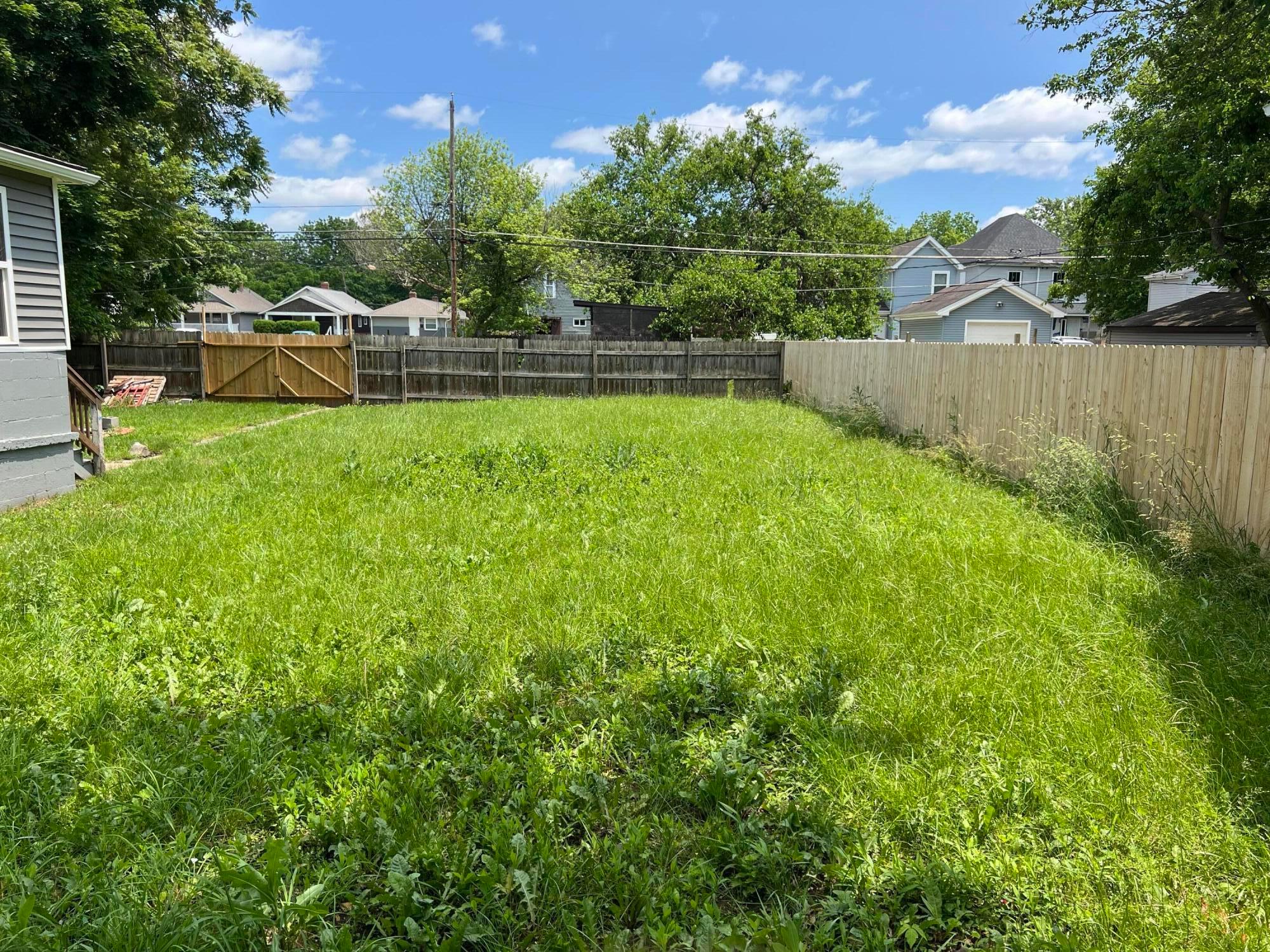 250 W Park Avenue Property Photo 1